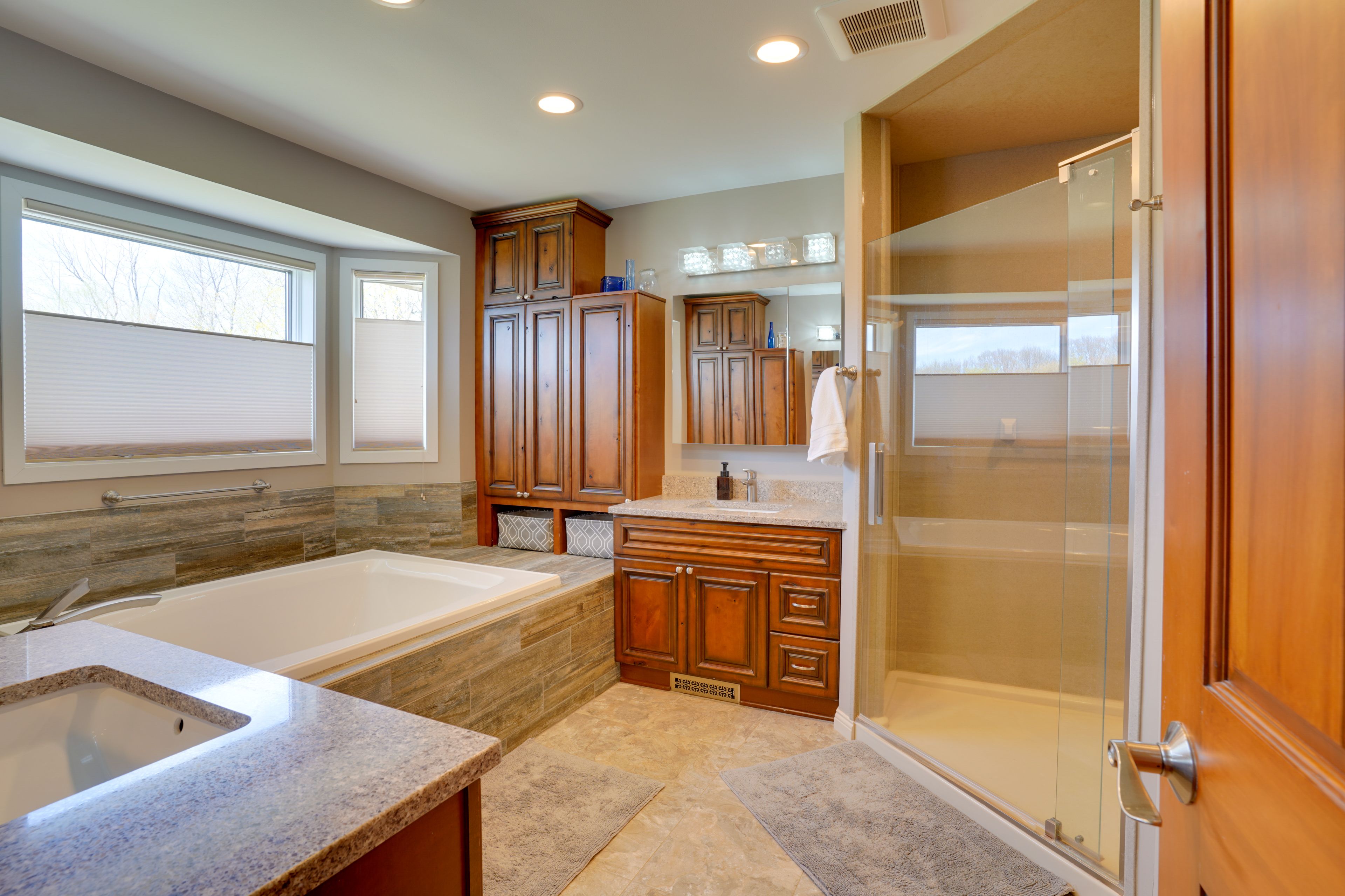 Full Bathroom | Towels Provided | Complimentary Toiletries