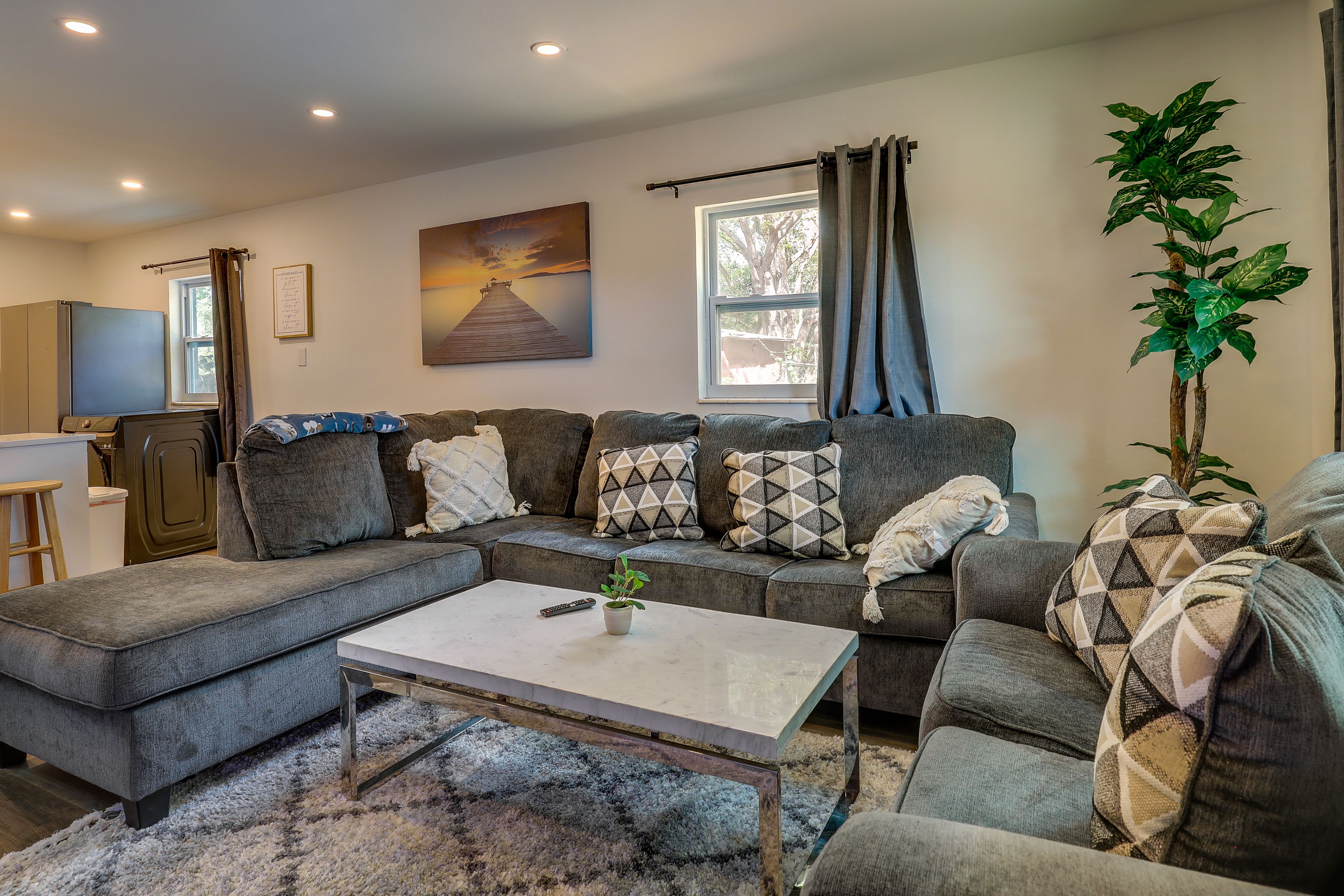 Living Room | Free WiFi (1,000 Mbps) | 5 Mi to Downtown Tampa