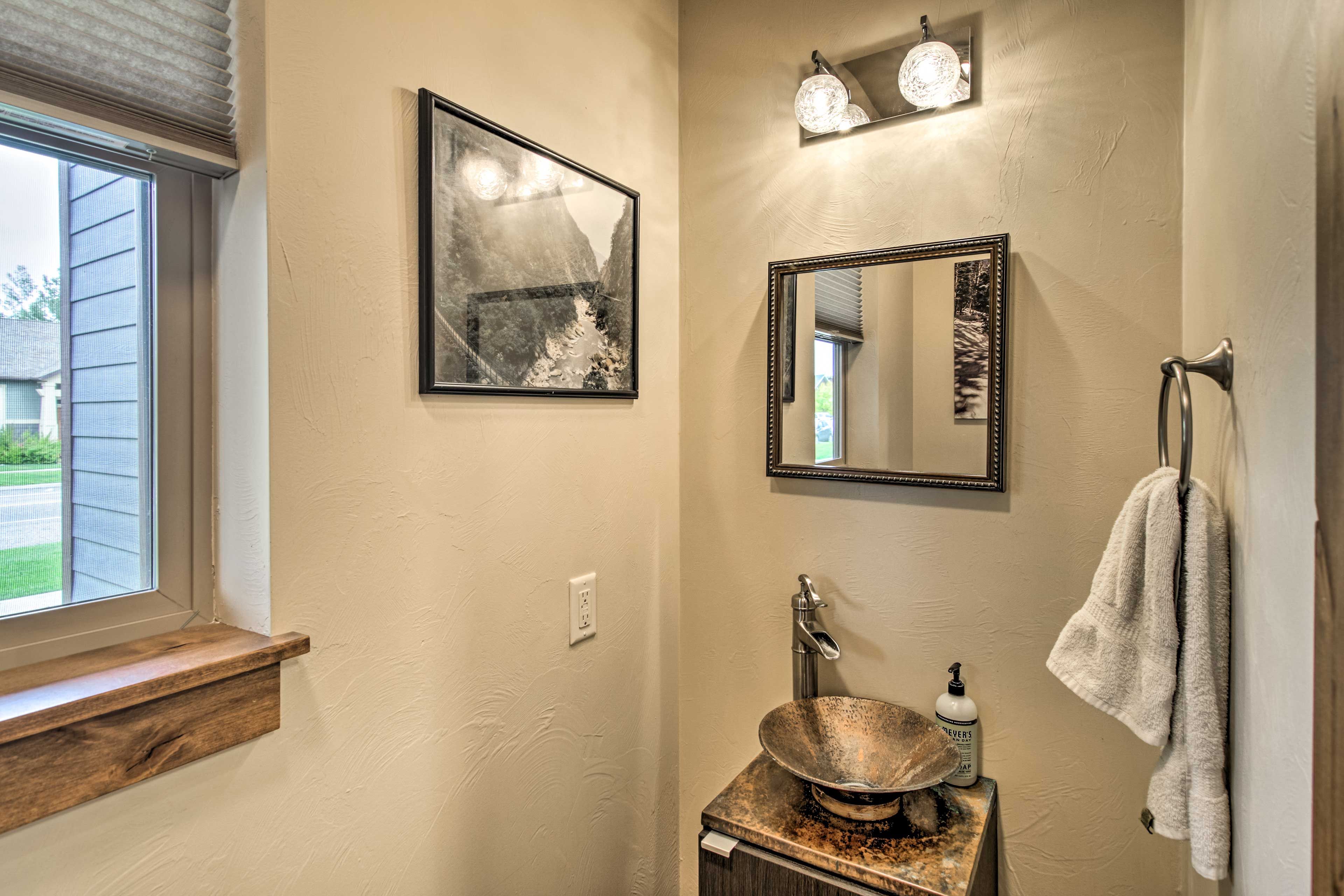 Half Bathroom | 1st Floor | Complimentary Toiletries