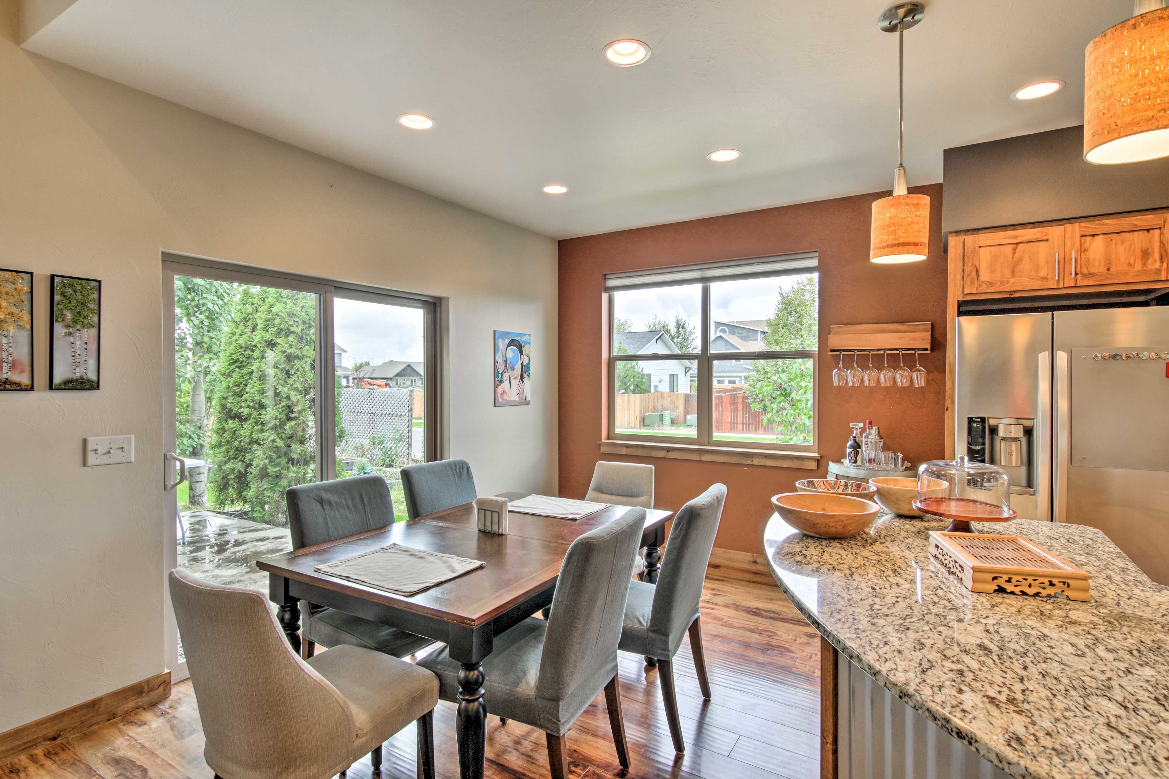 Dining Area | Dining Table | Dishware/Flatware