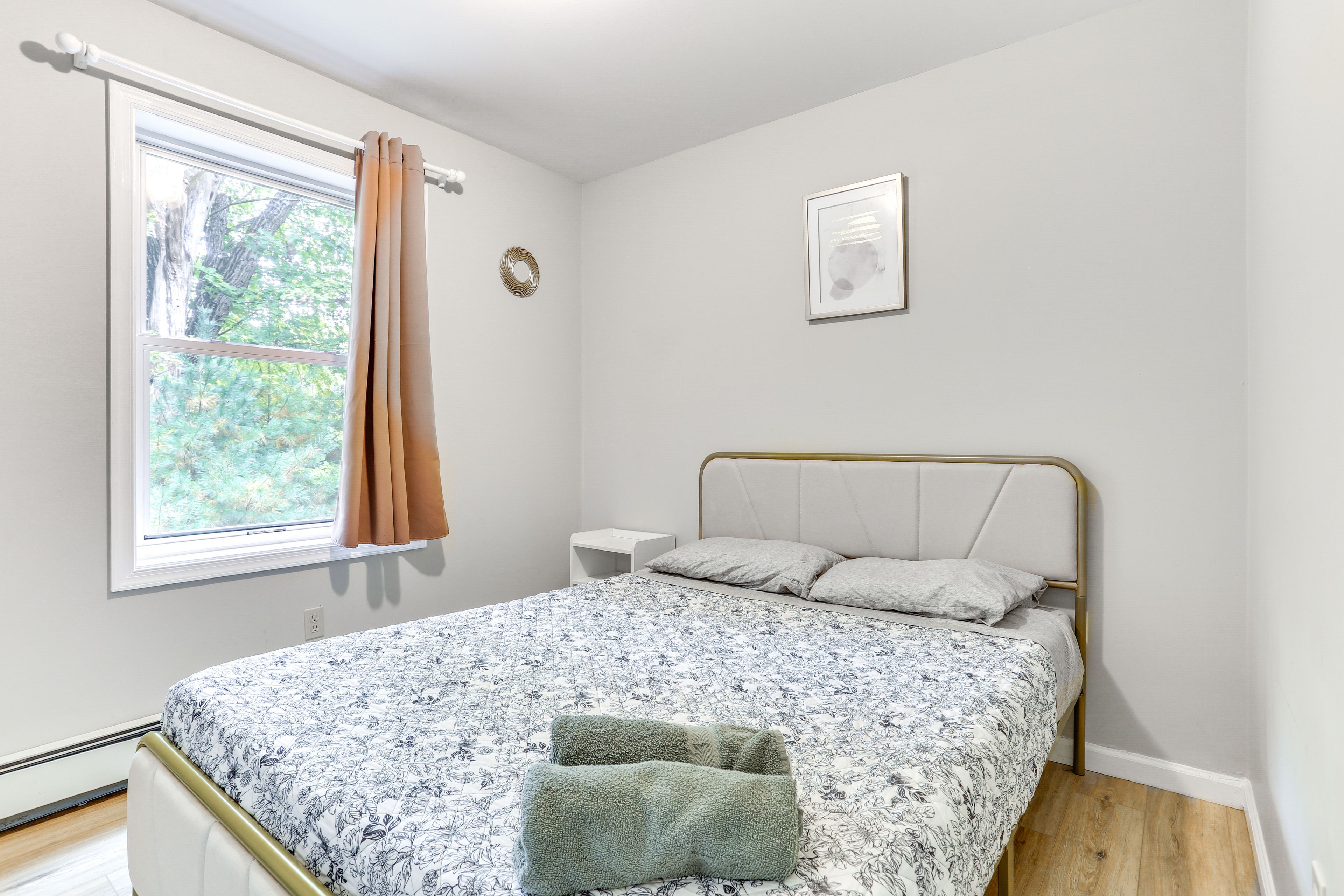 Bedroom 2 | Queen Bed