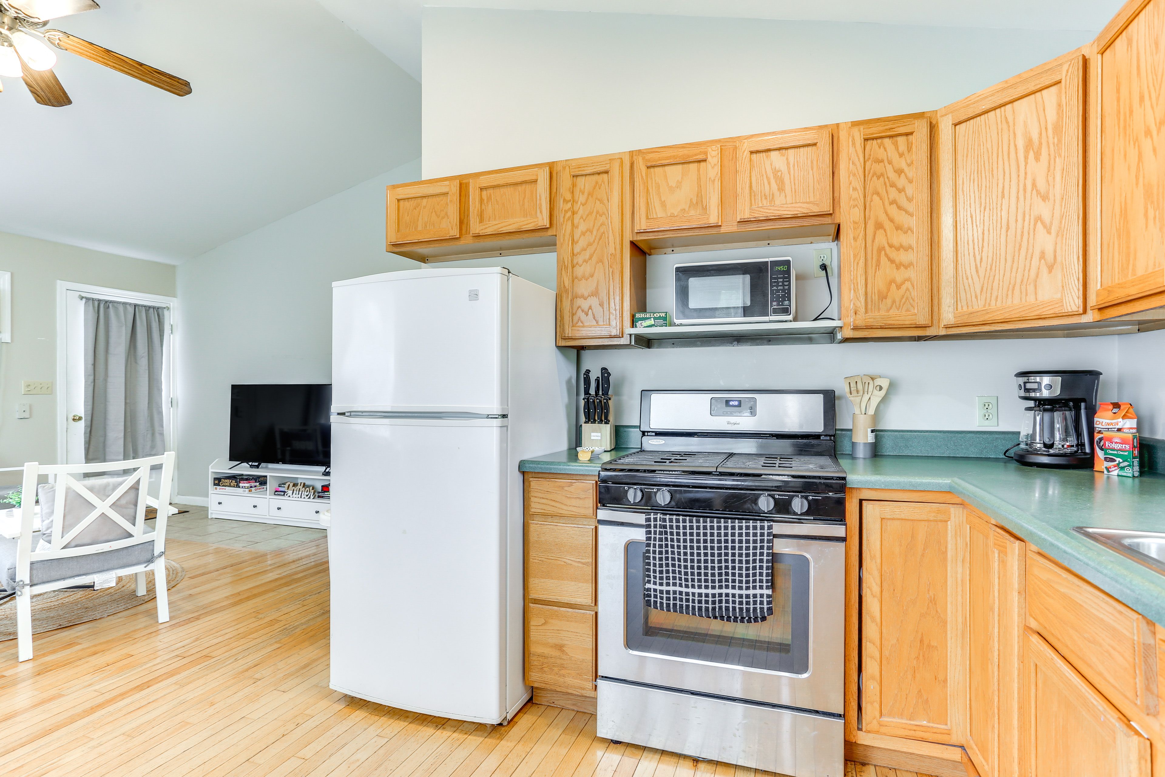 Kitchen | Drip Coffee Maker | Knife Set