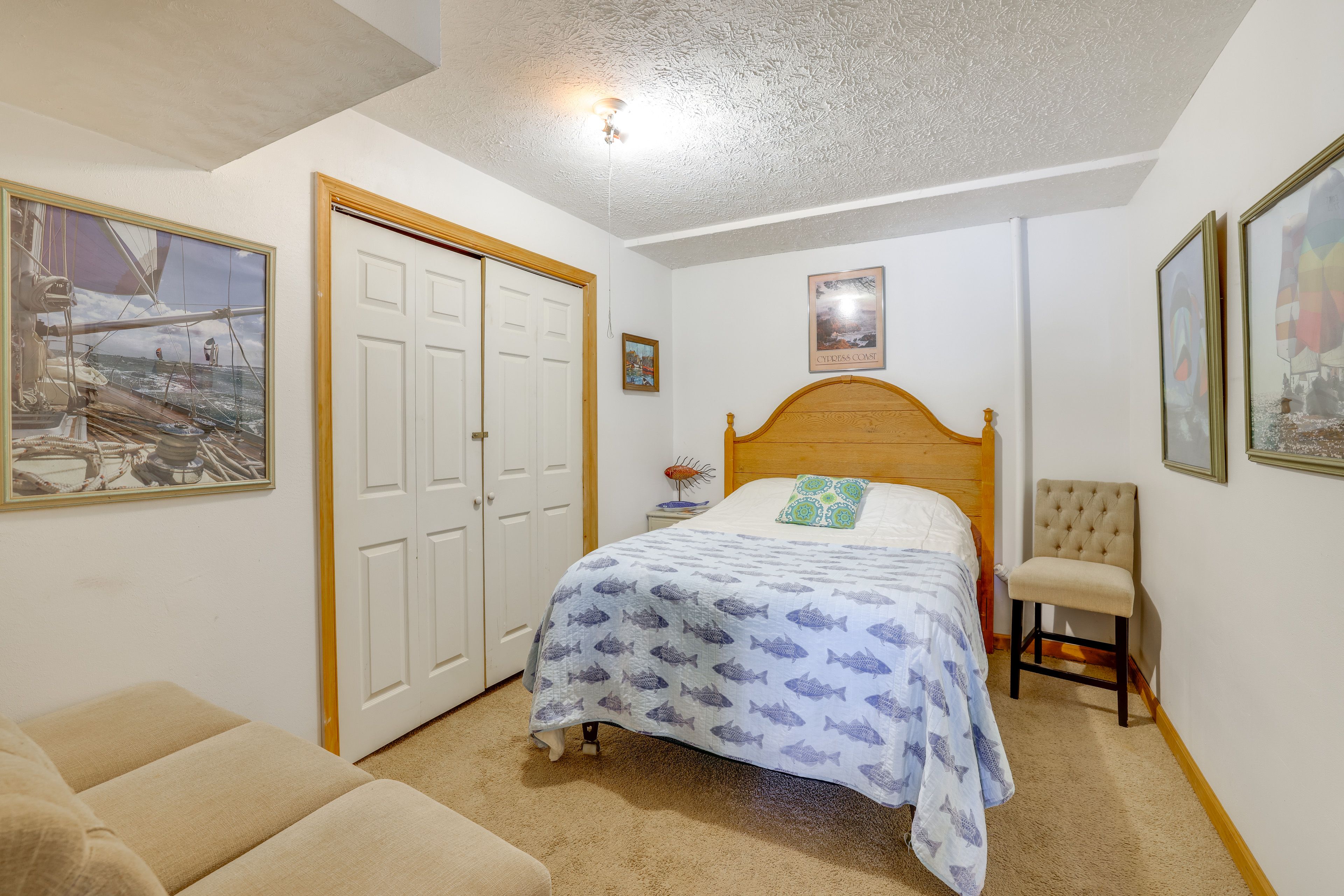 Bedroom | Queen Bed | Linens Provided