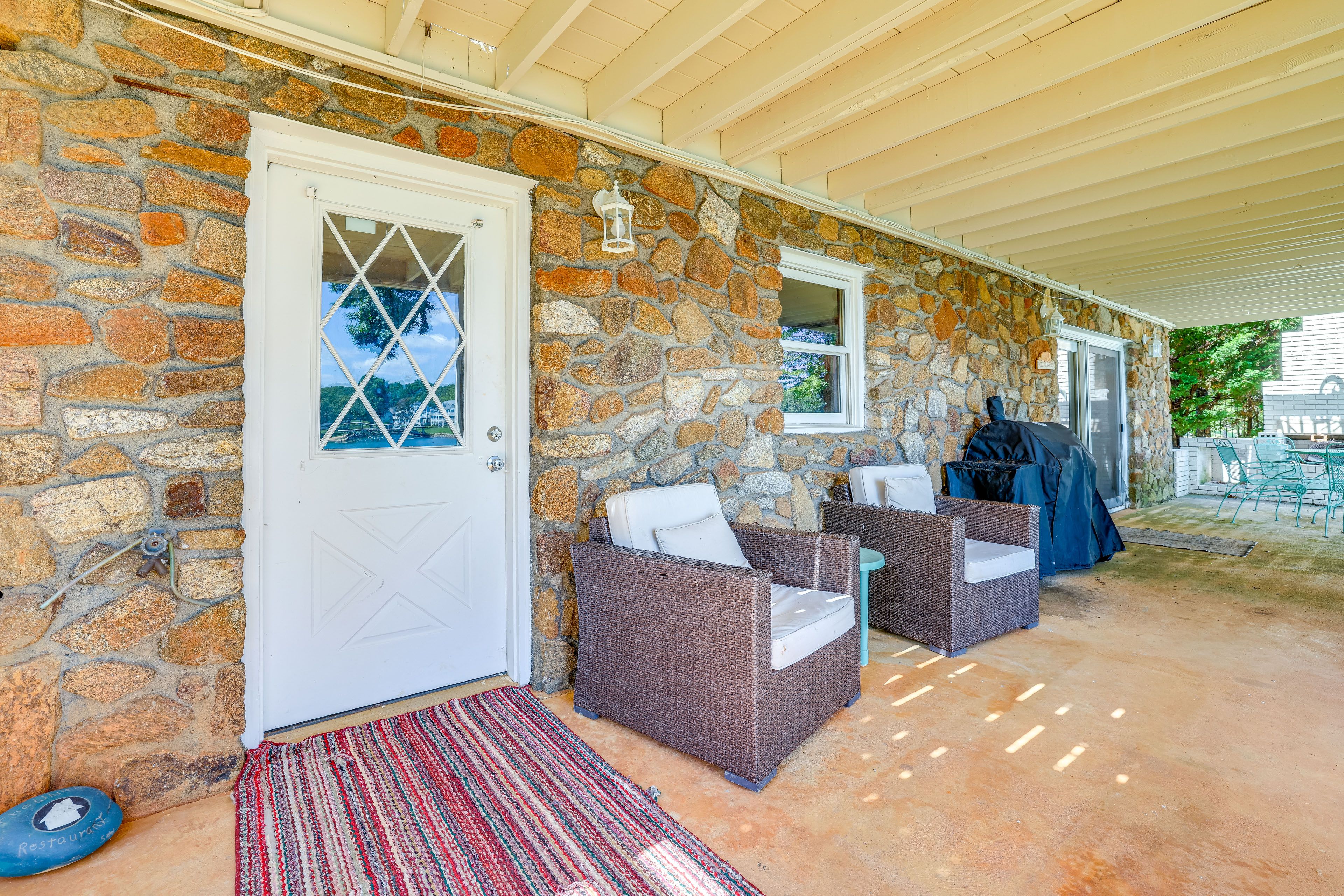 Covered Patio | Charcoal Grill