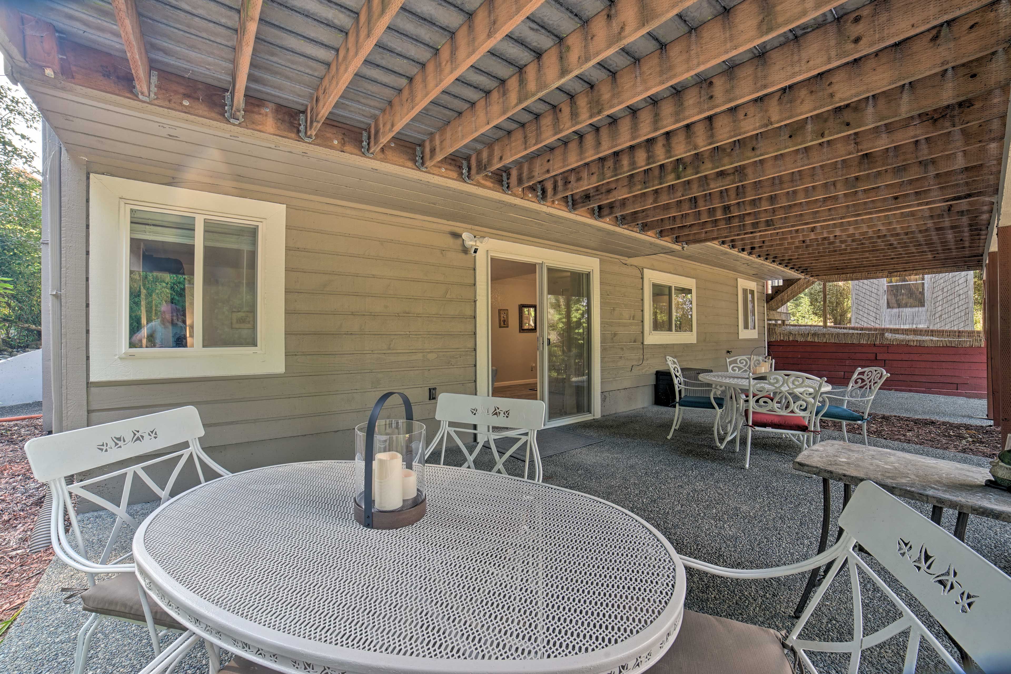 Covered Patio | Fire Pit | Volleyball Net