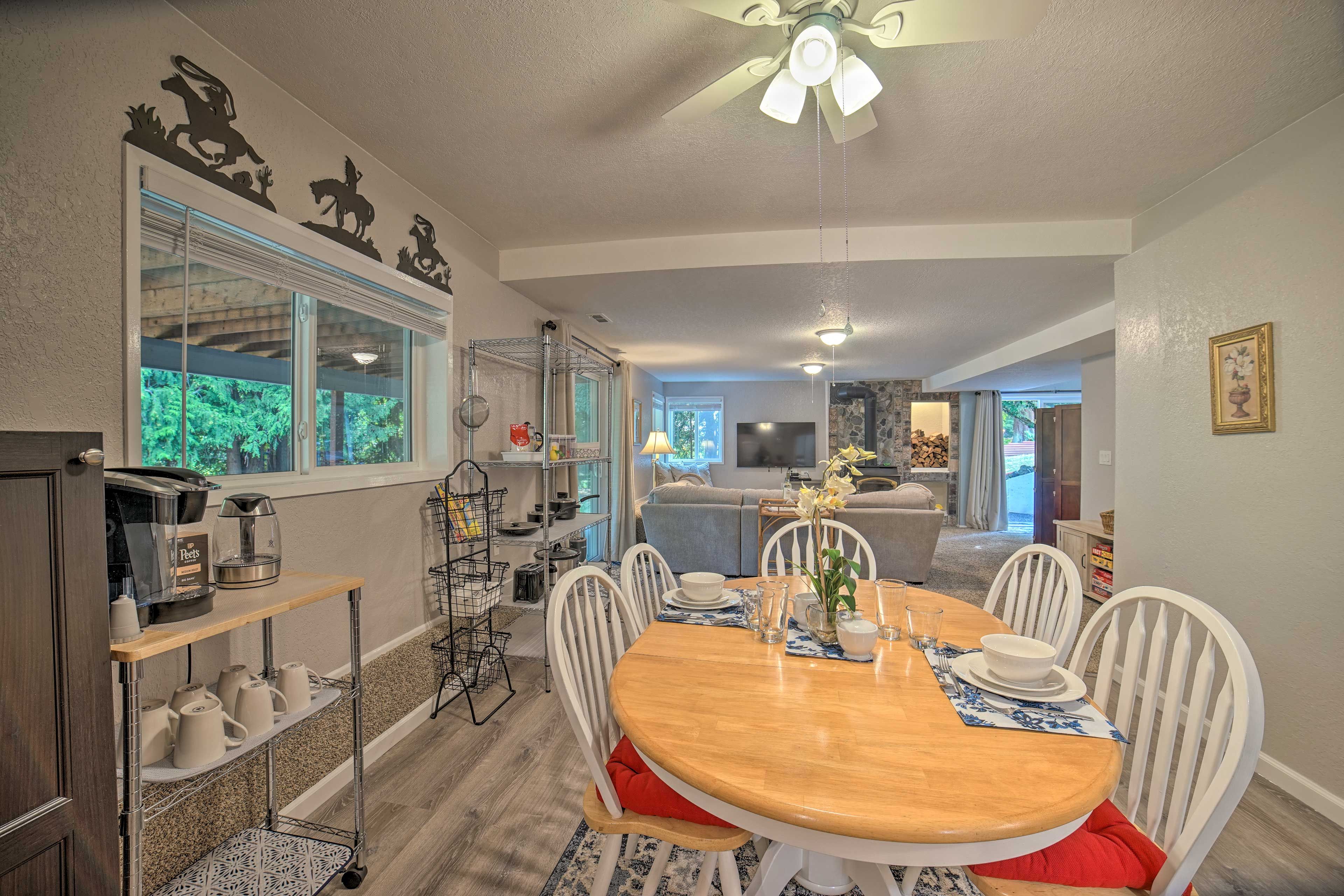 Dining Area | Dishware & Flatware