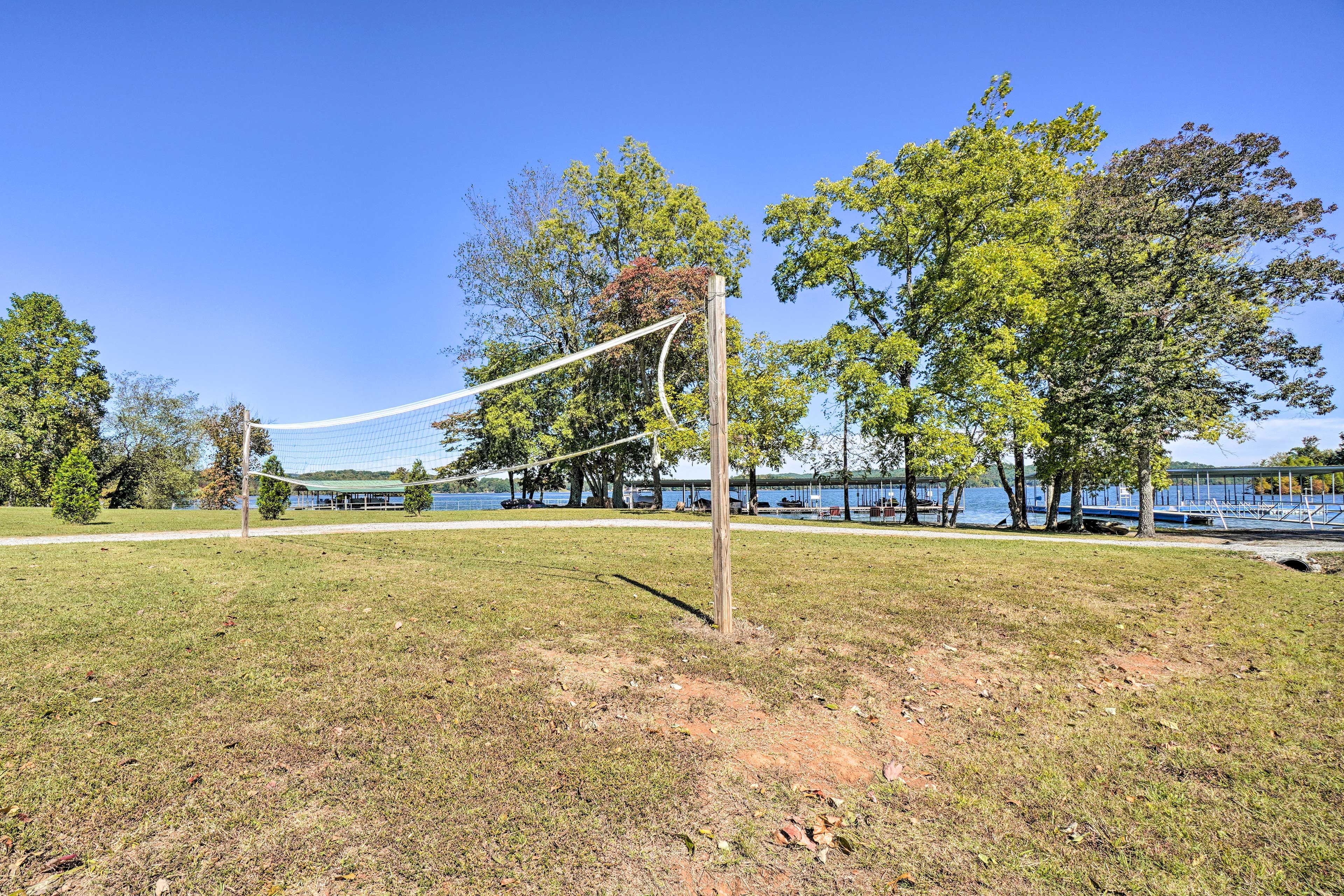 Community Amenities | Lake Access | Fire Pit | Volleyball Net