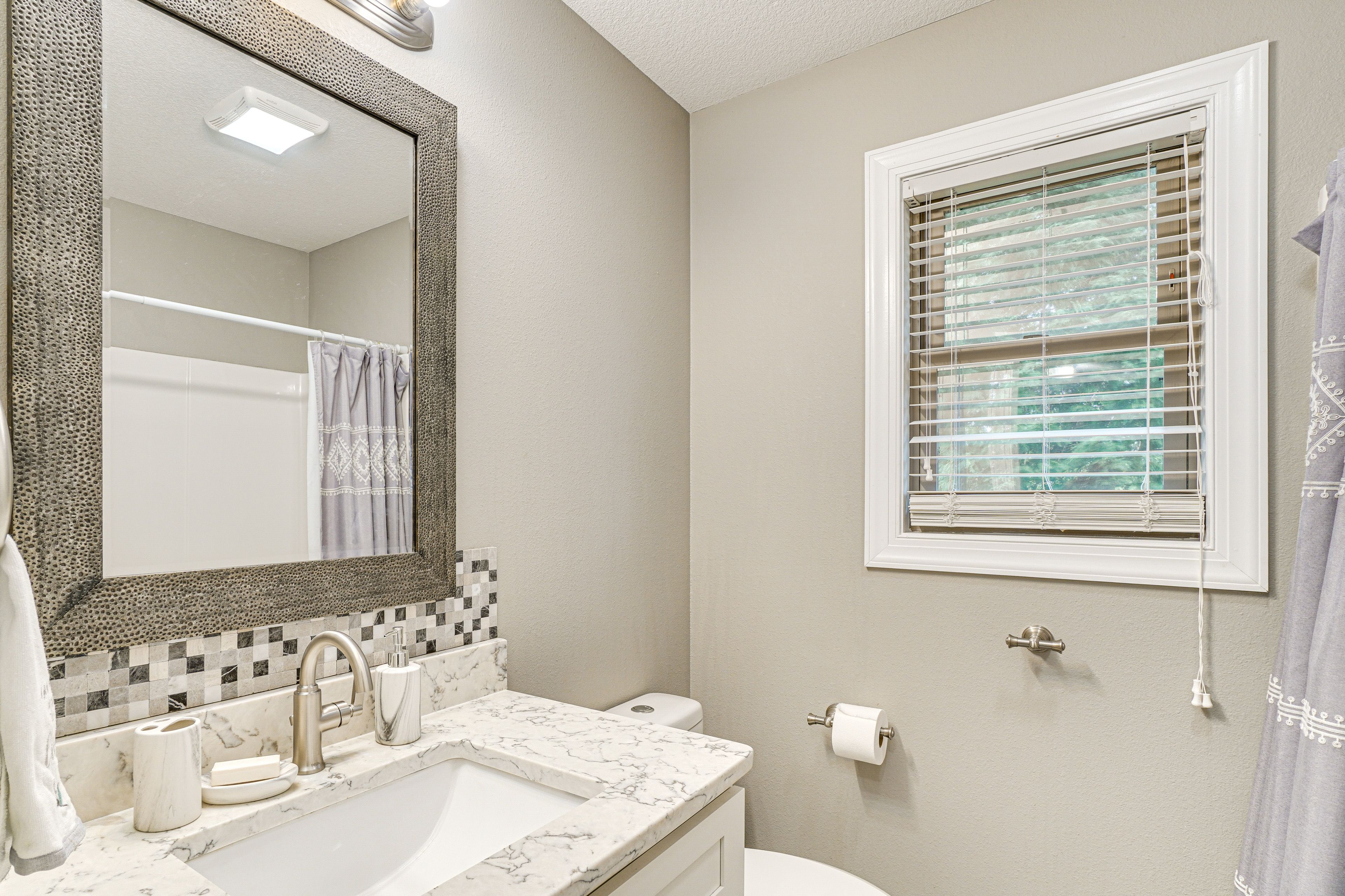 Full Bathroom | 2nd Floor