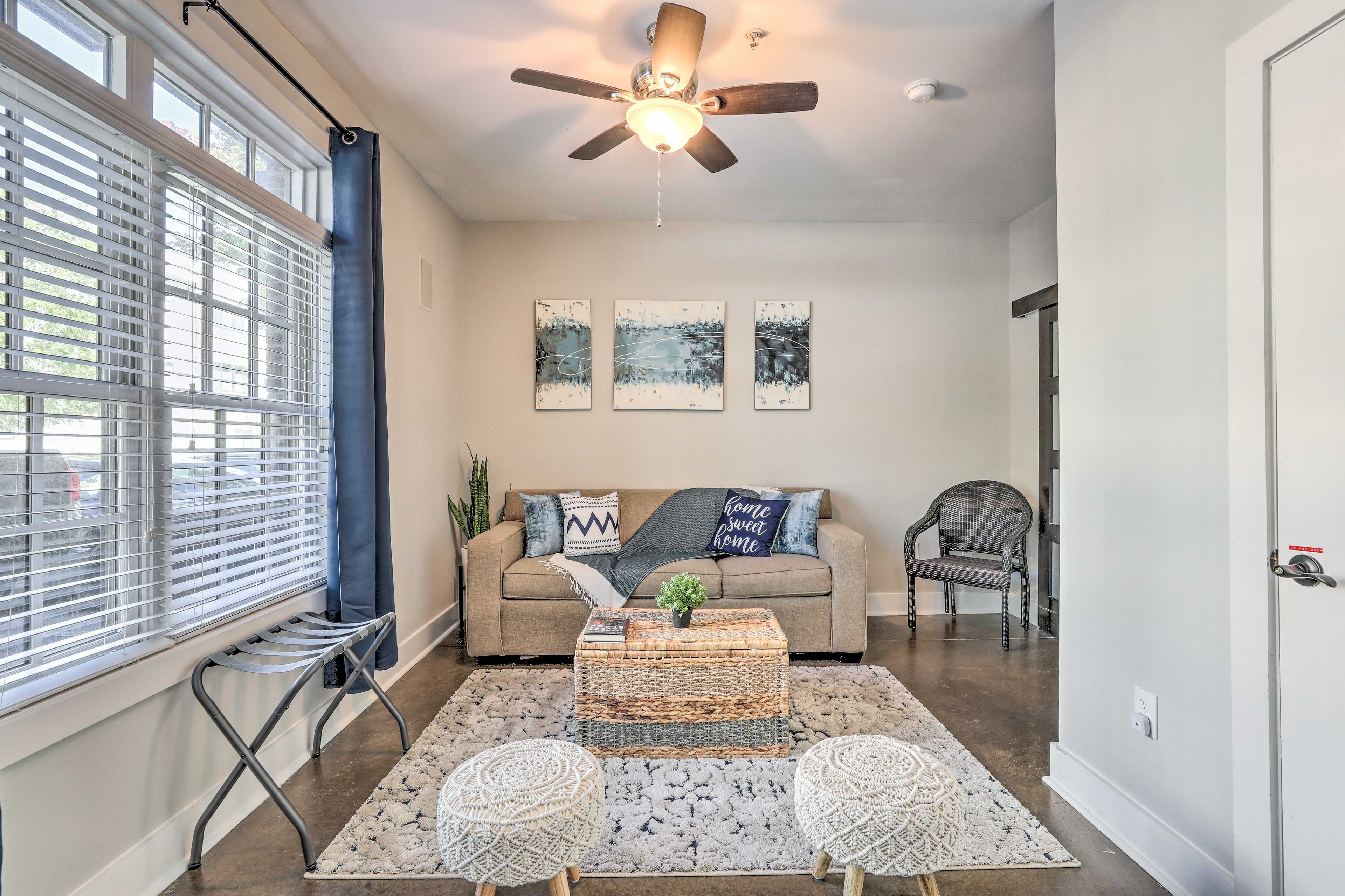 Sitting Area | Queen Sleeper Sofa