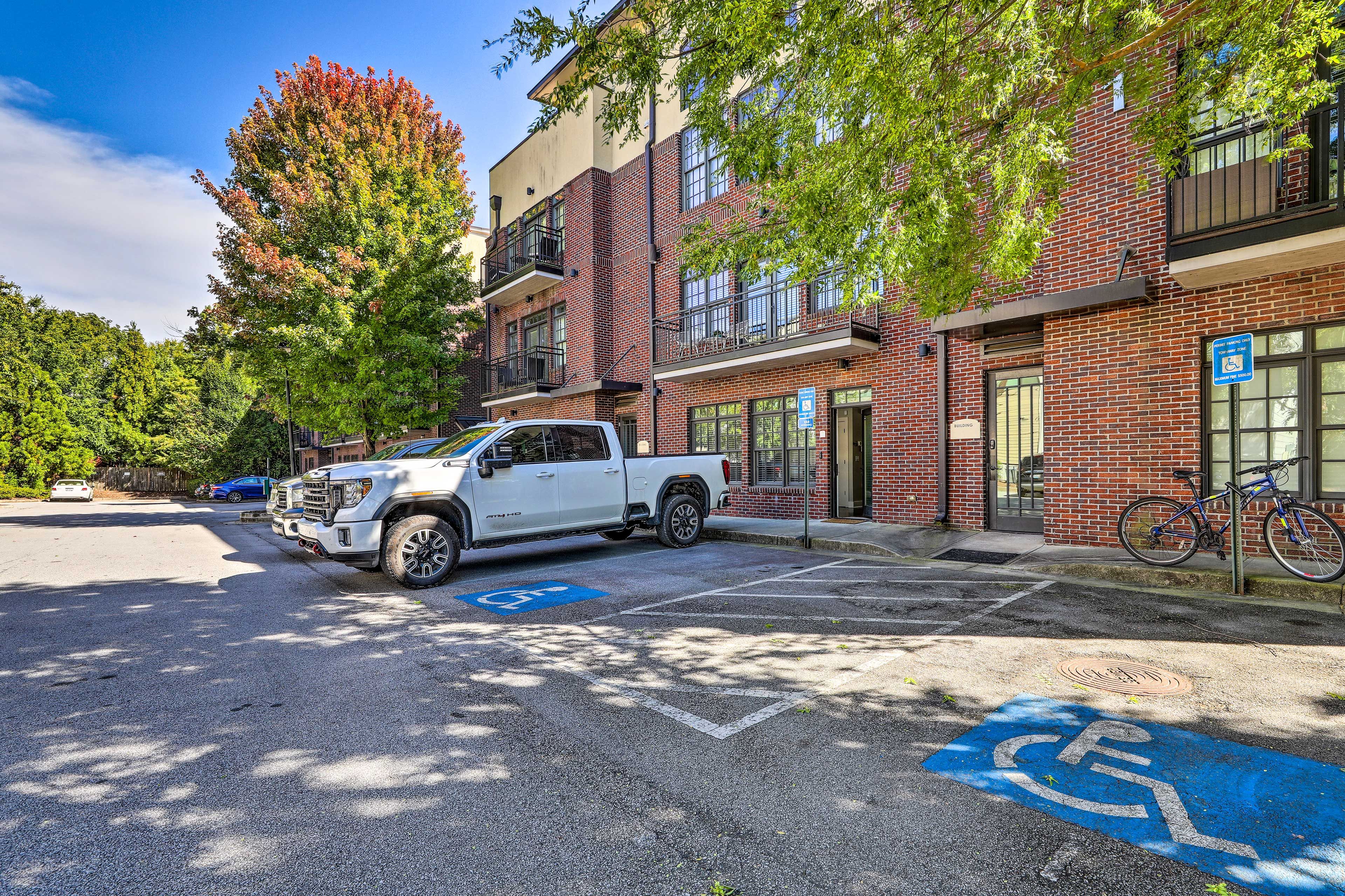 Parking | Community Lot (1 Vehicle)