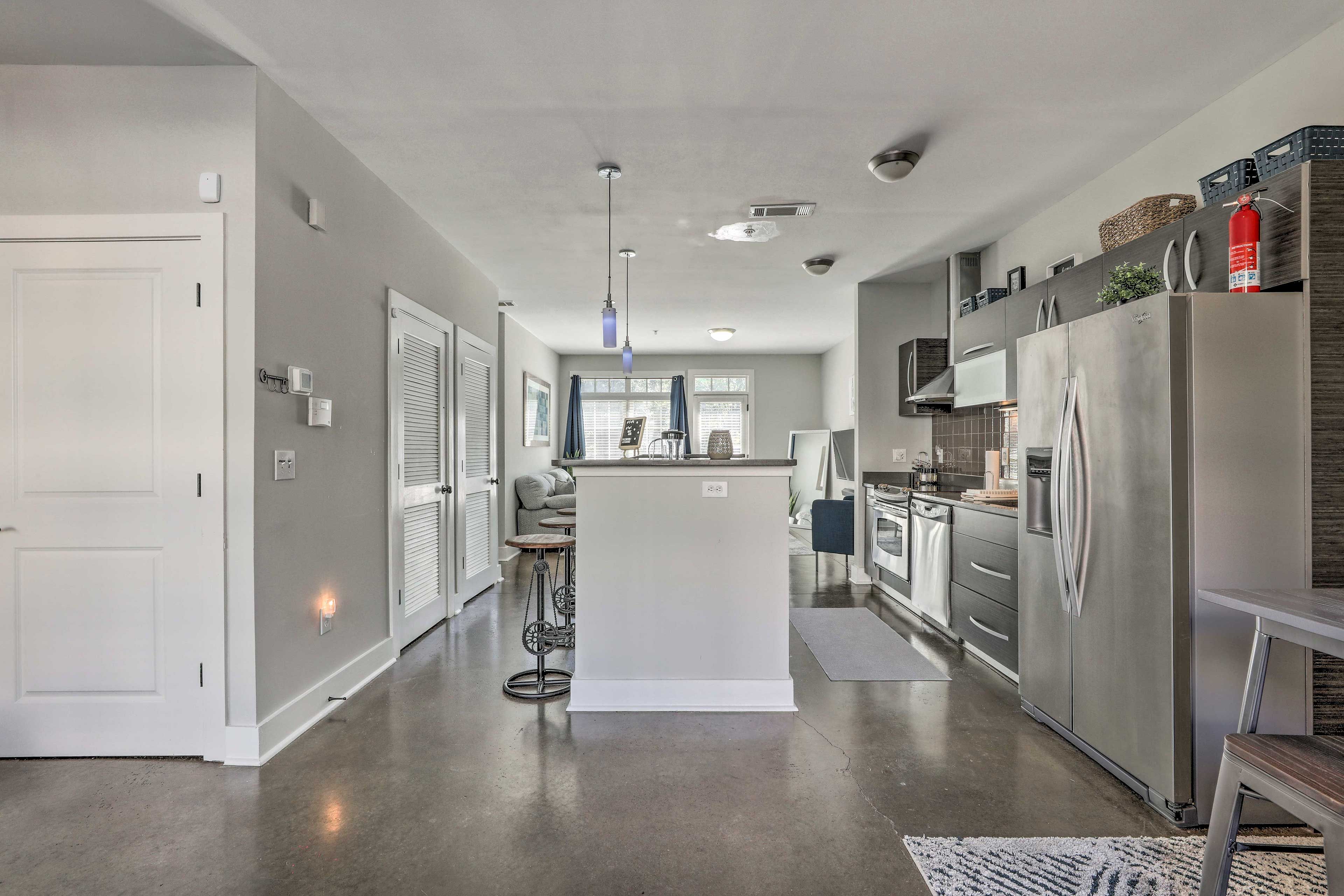Kitchen | Paper Towels/Trash Bags Provided
