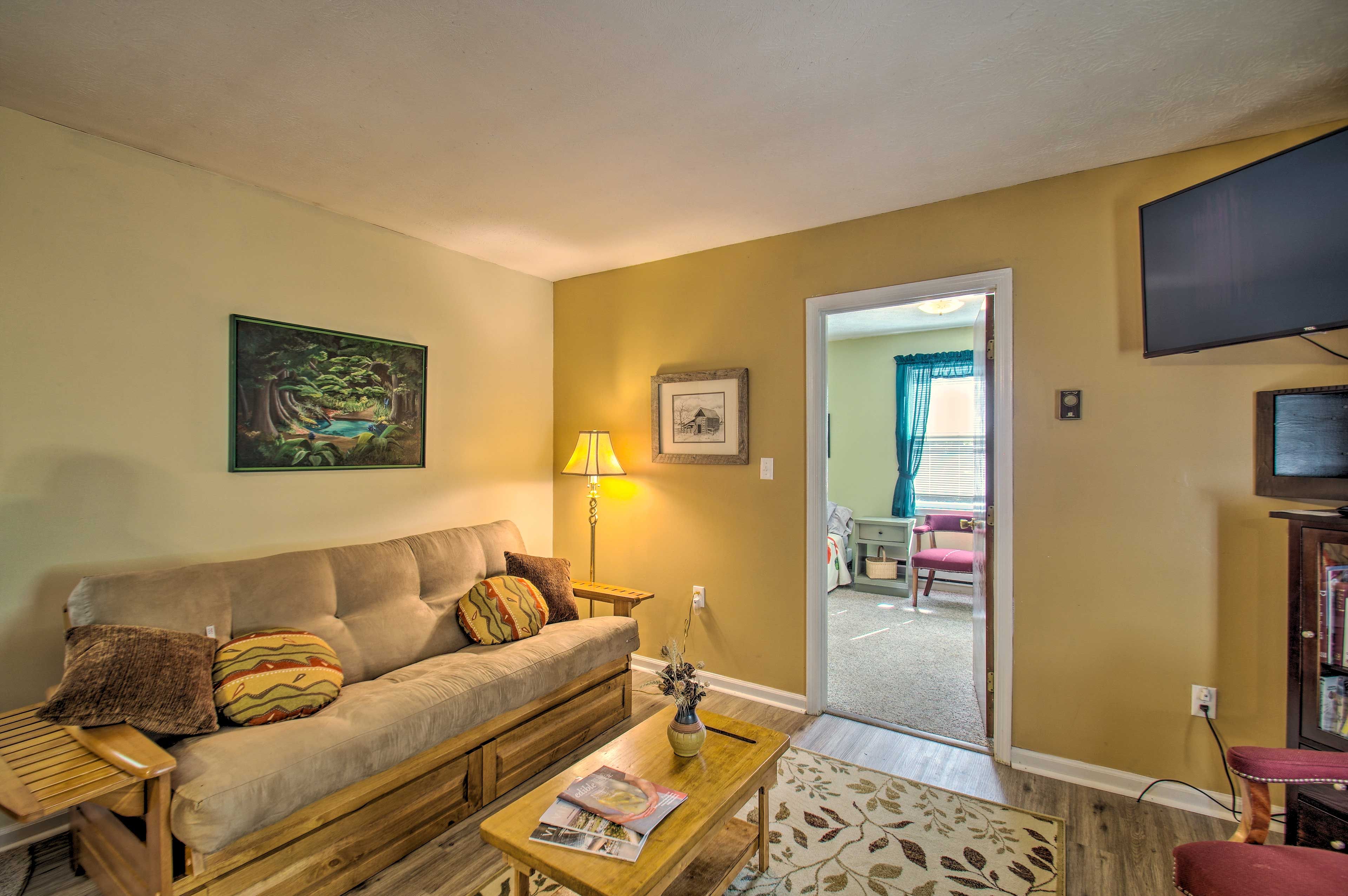 Living Room | Main Level | Full Sleeper Sofa | Smart TV