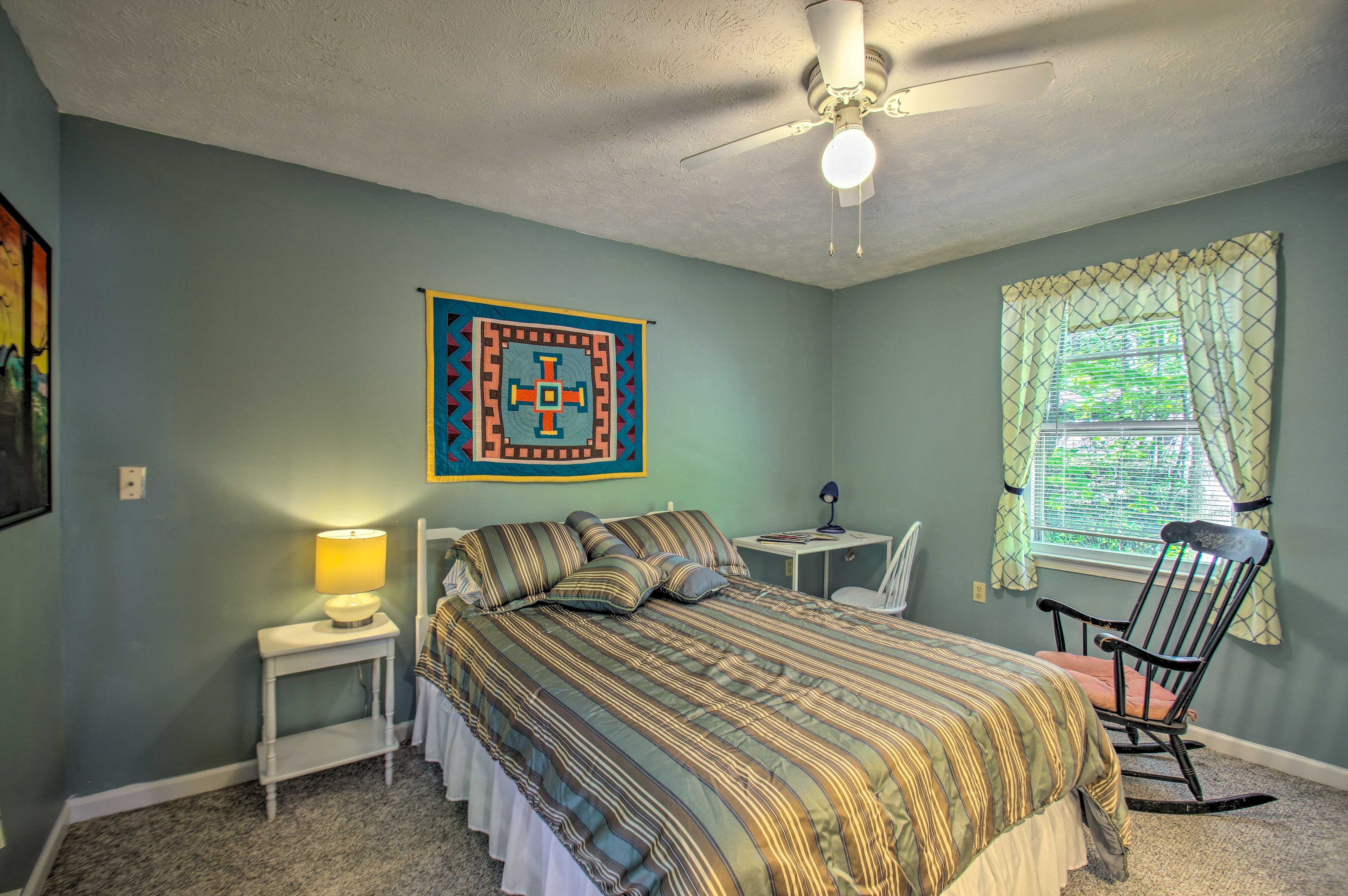 Bedroom 1 | Main Level | Full Bed | Linens Provided