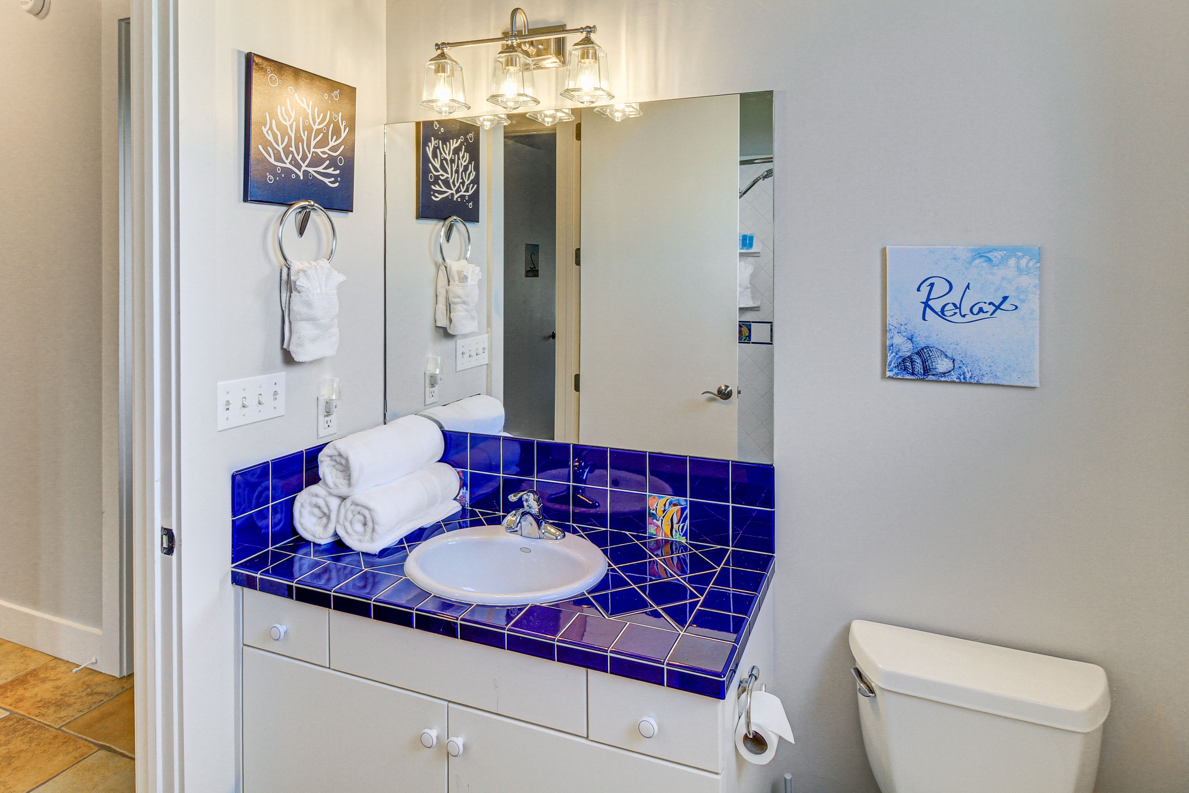 Full Bathroom | Towels Provided