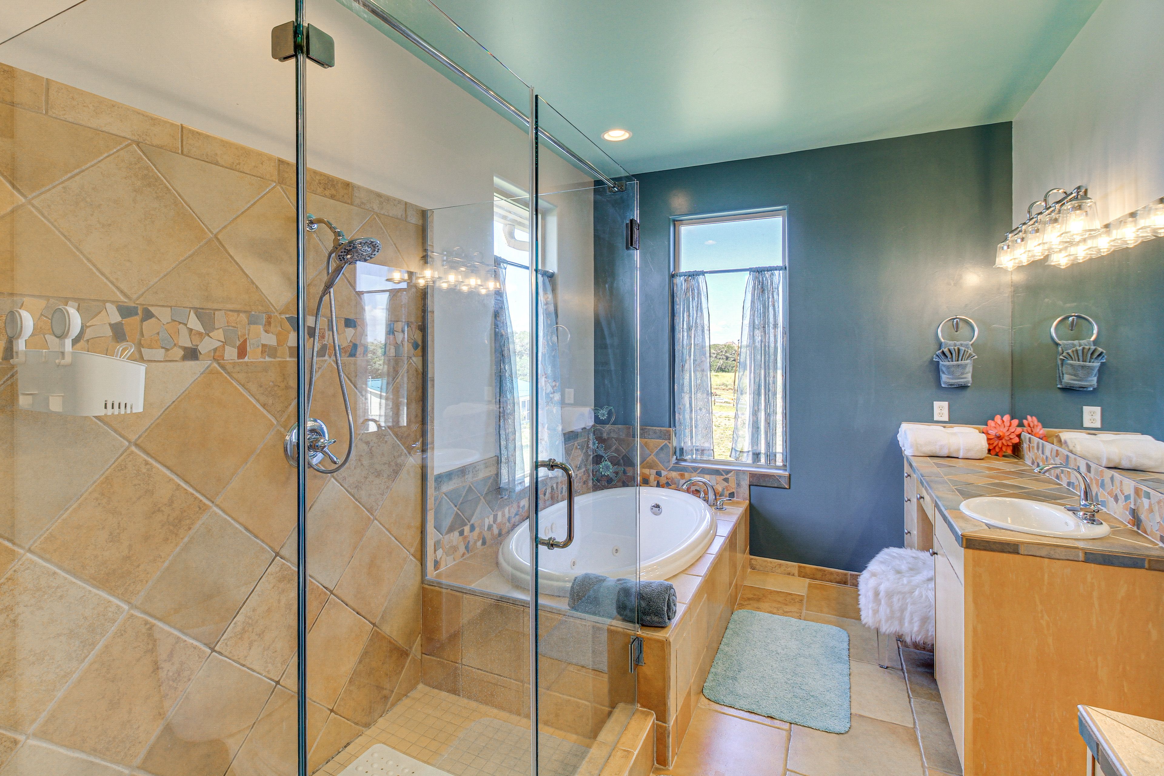 En-Suite Bathroom | Complimentary Toiletries