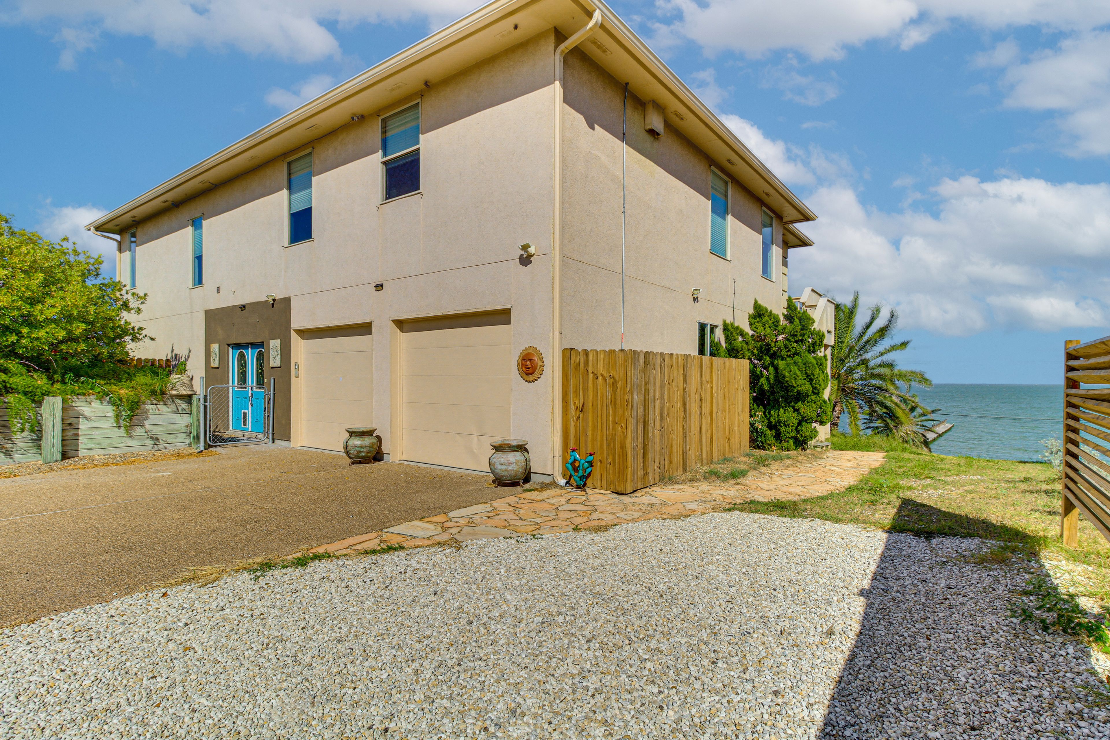 Parking | Driveway (4 Vehicles) | RV/Trailer Parking Available