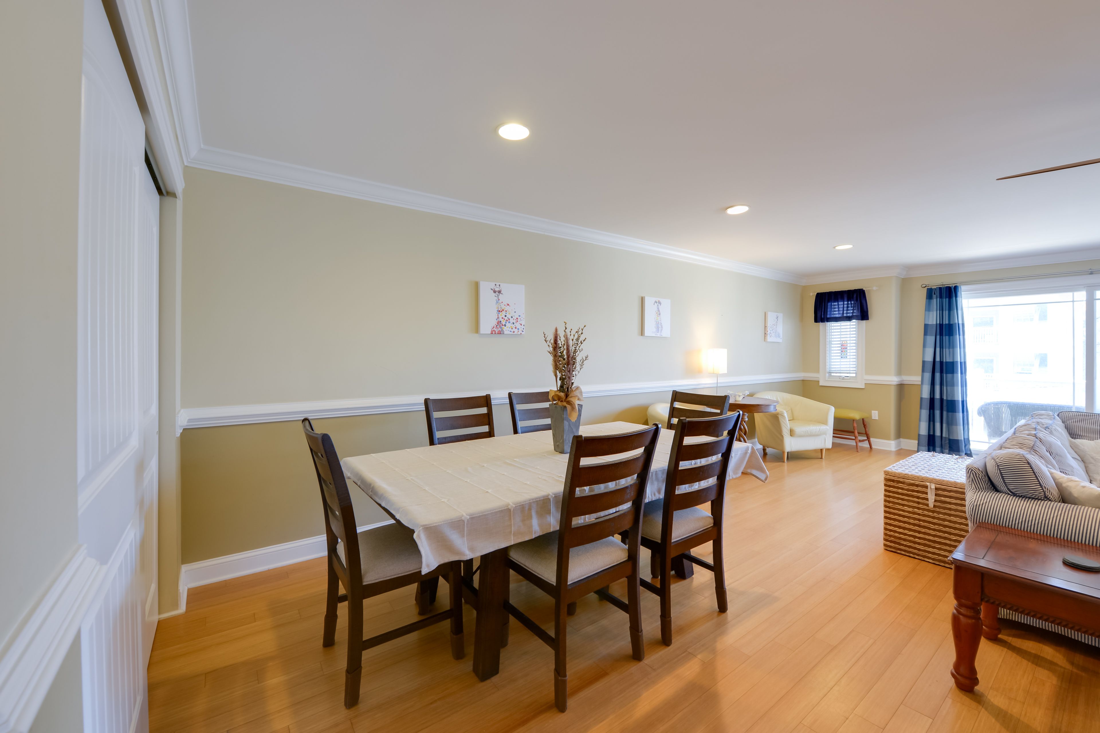 Dining Area | Dishware Provided