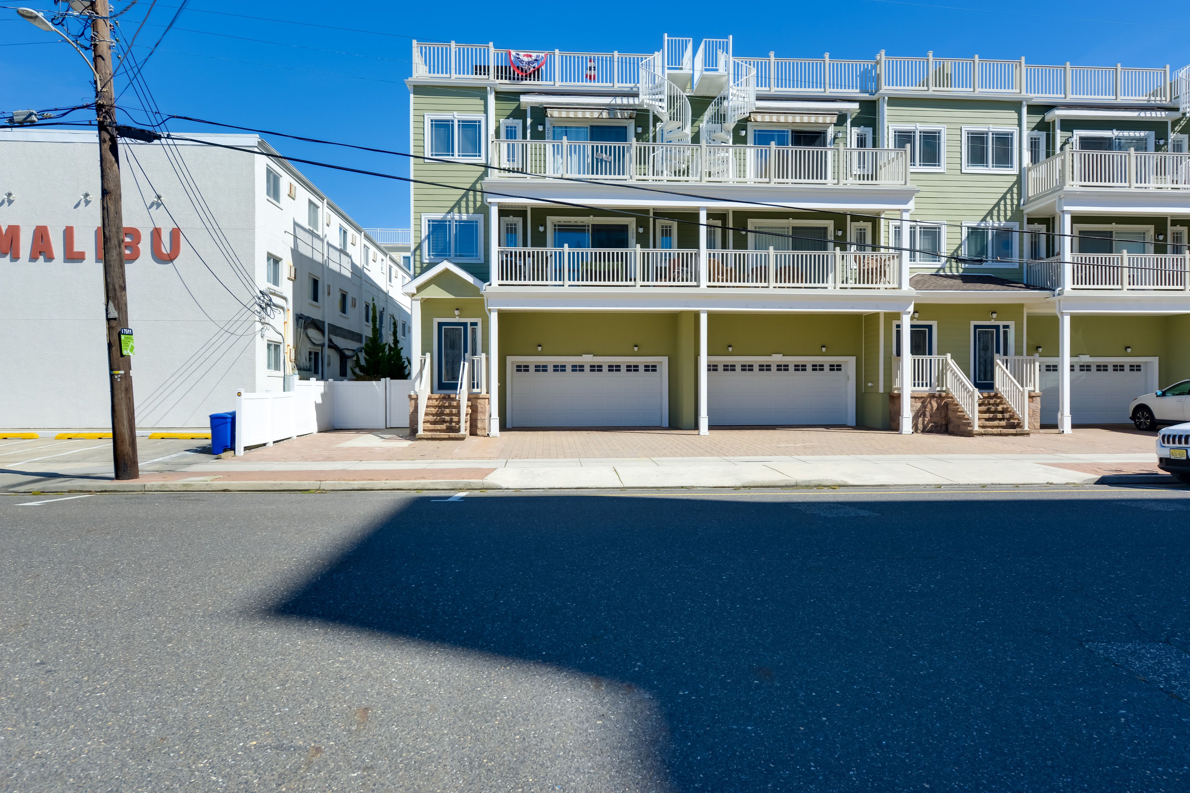 Parking | Garage (1 Vehicle) | Driveway (1 Vehicle)