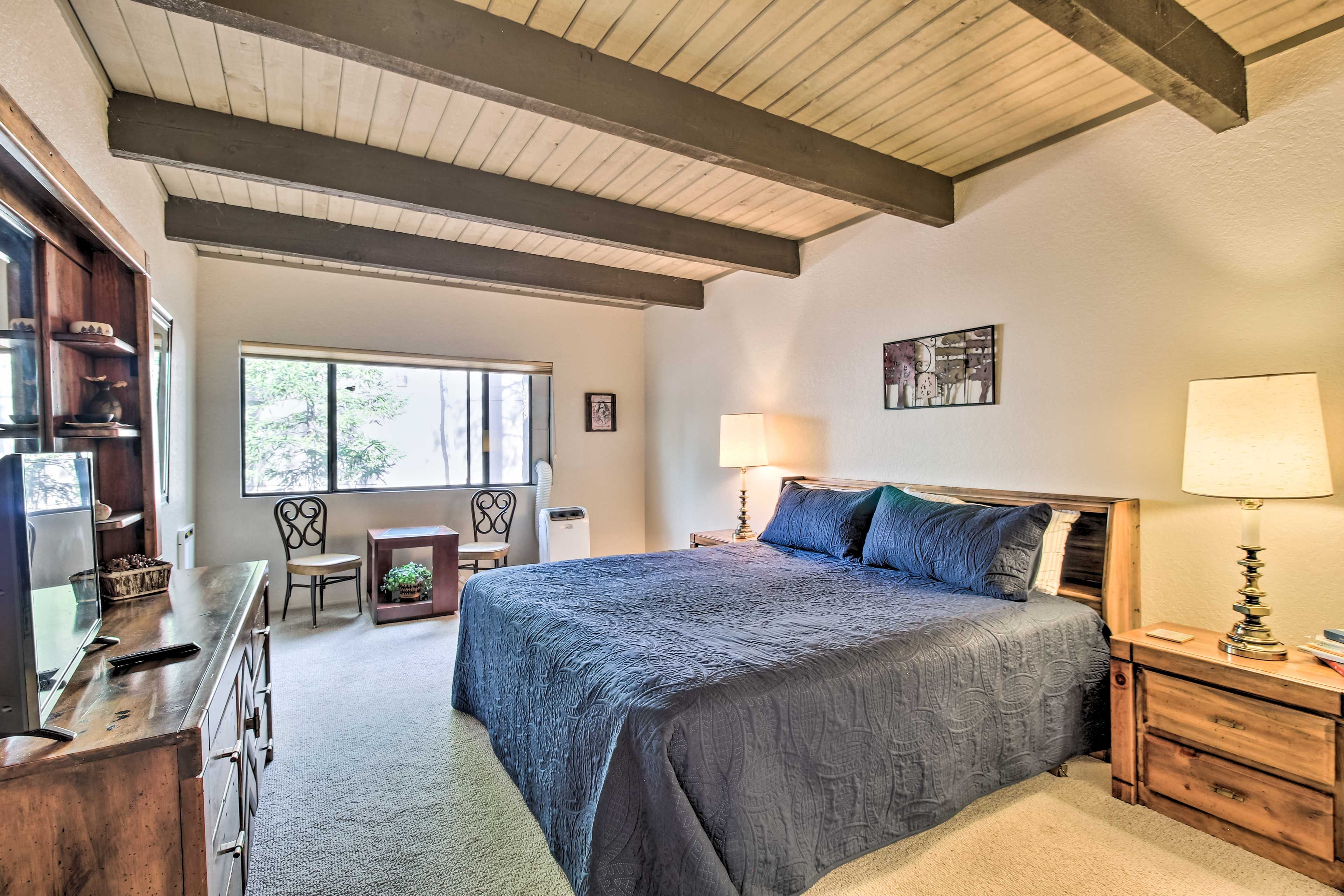 Pinetop Vacation Rental | 1BR | 1BA | 1 Step to Access | 315 Sq Ft