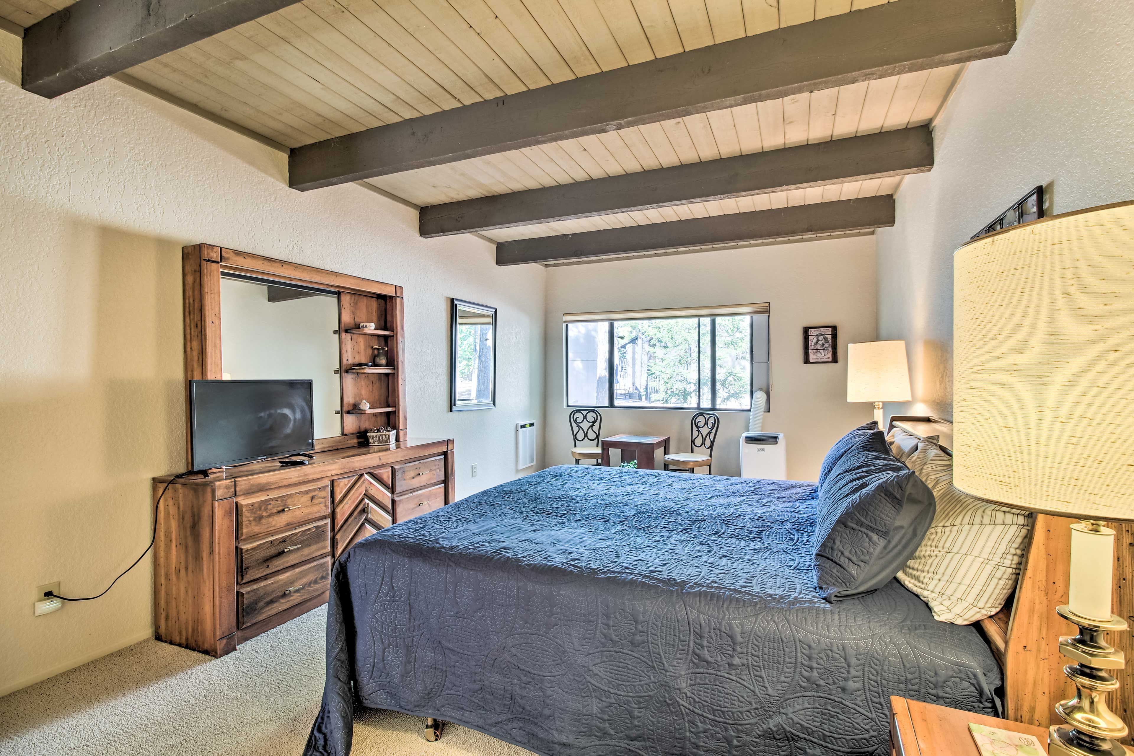 Bedroom | King Bed | Linens Provided | Smart TV