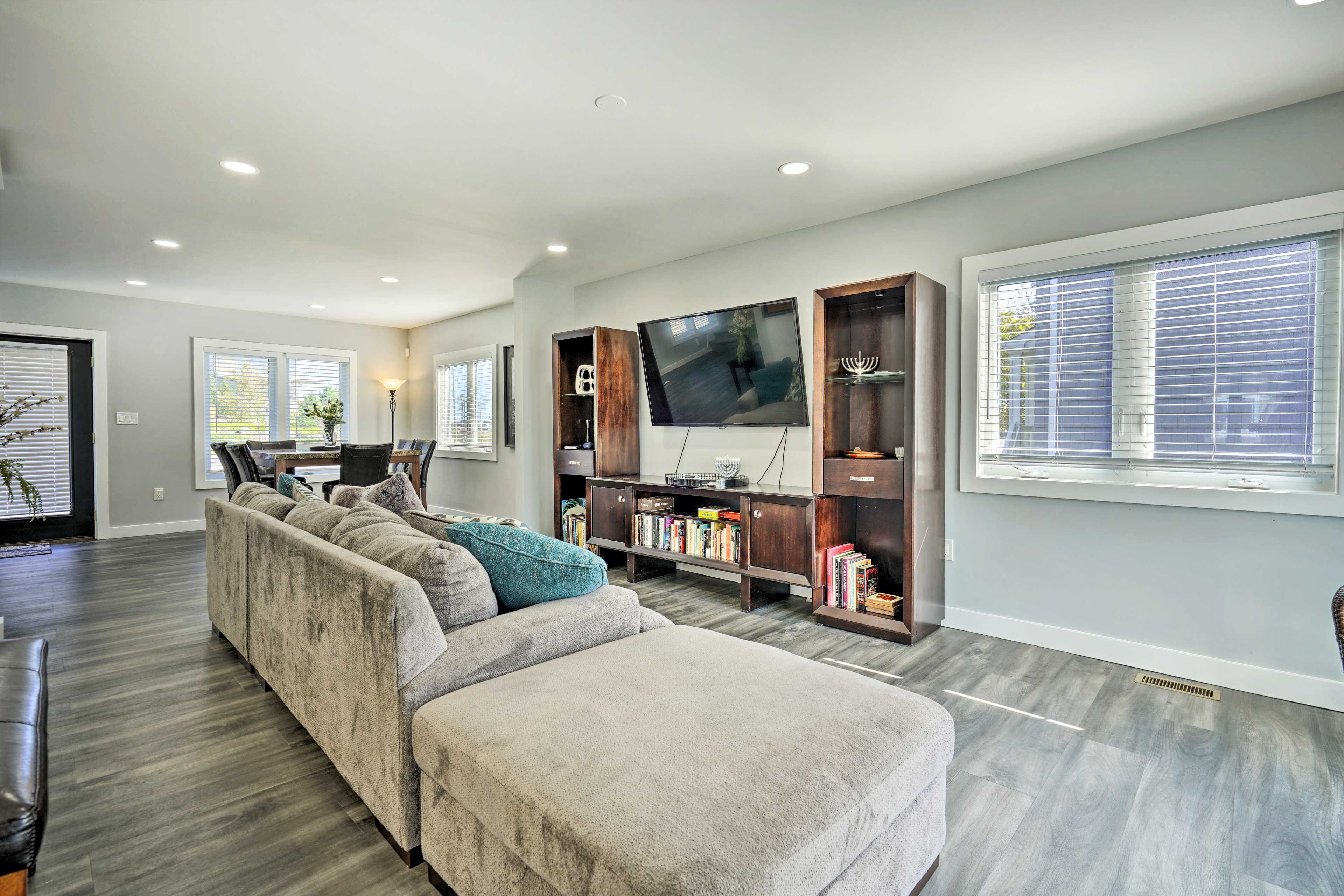 Living Area | 1st Floor | Central A/C | Free WiFi | Smart TV | Books