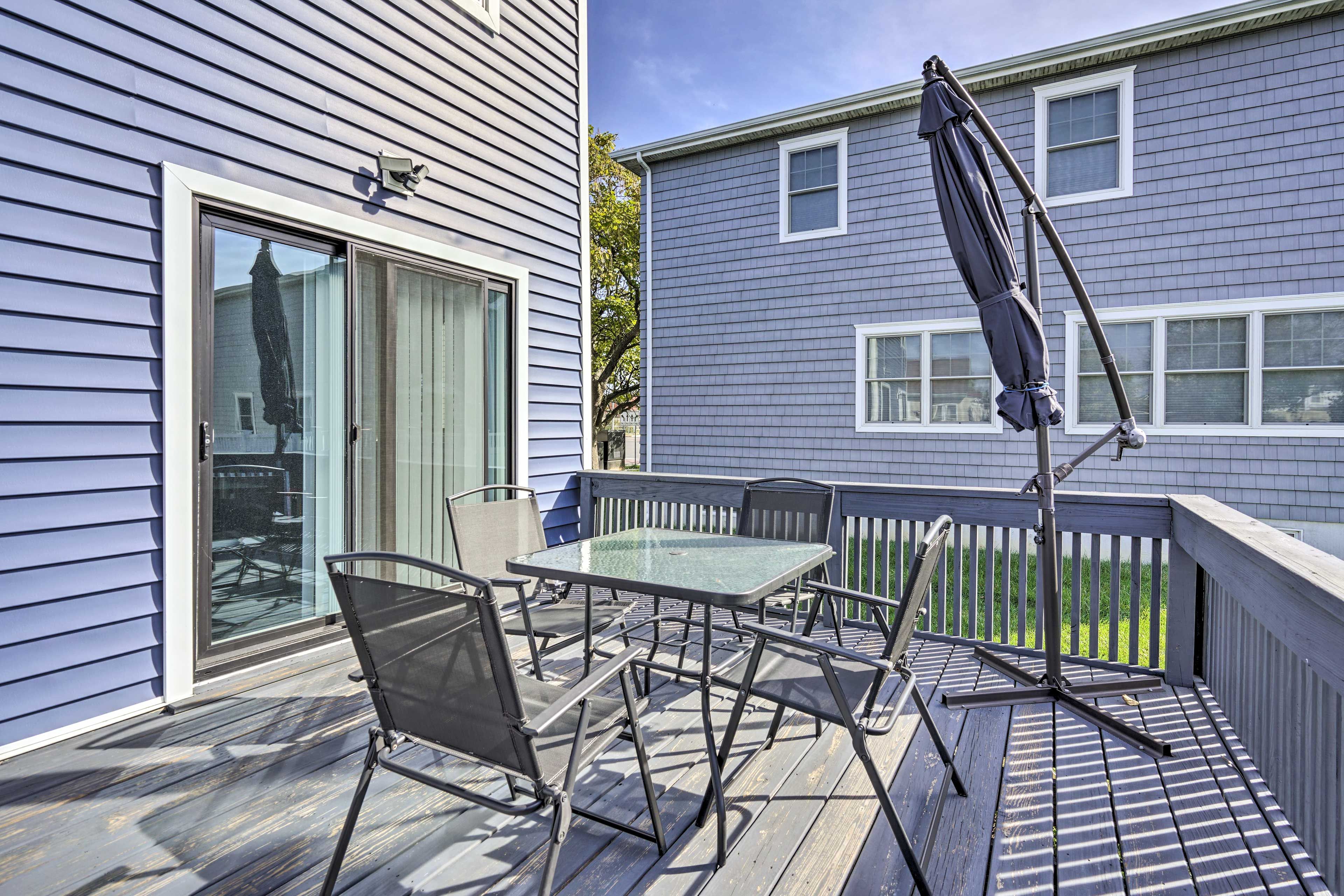 Private Deck | Gas Grill | Backyard