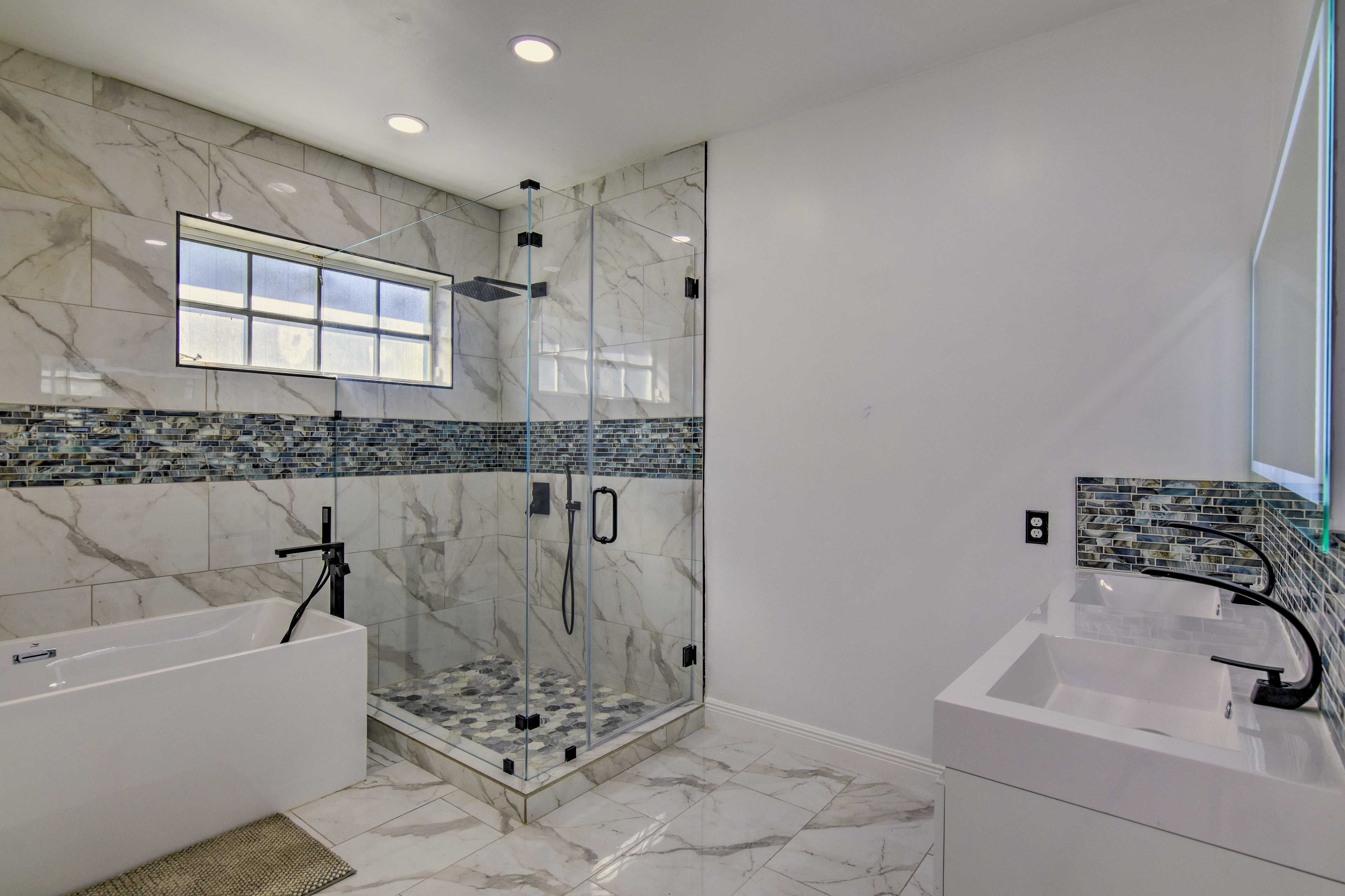 Full Bath | Complimentary Toiletries | Towels Provided