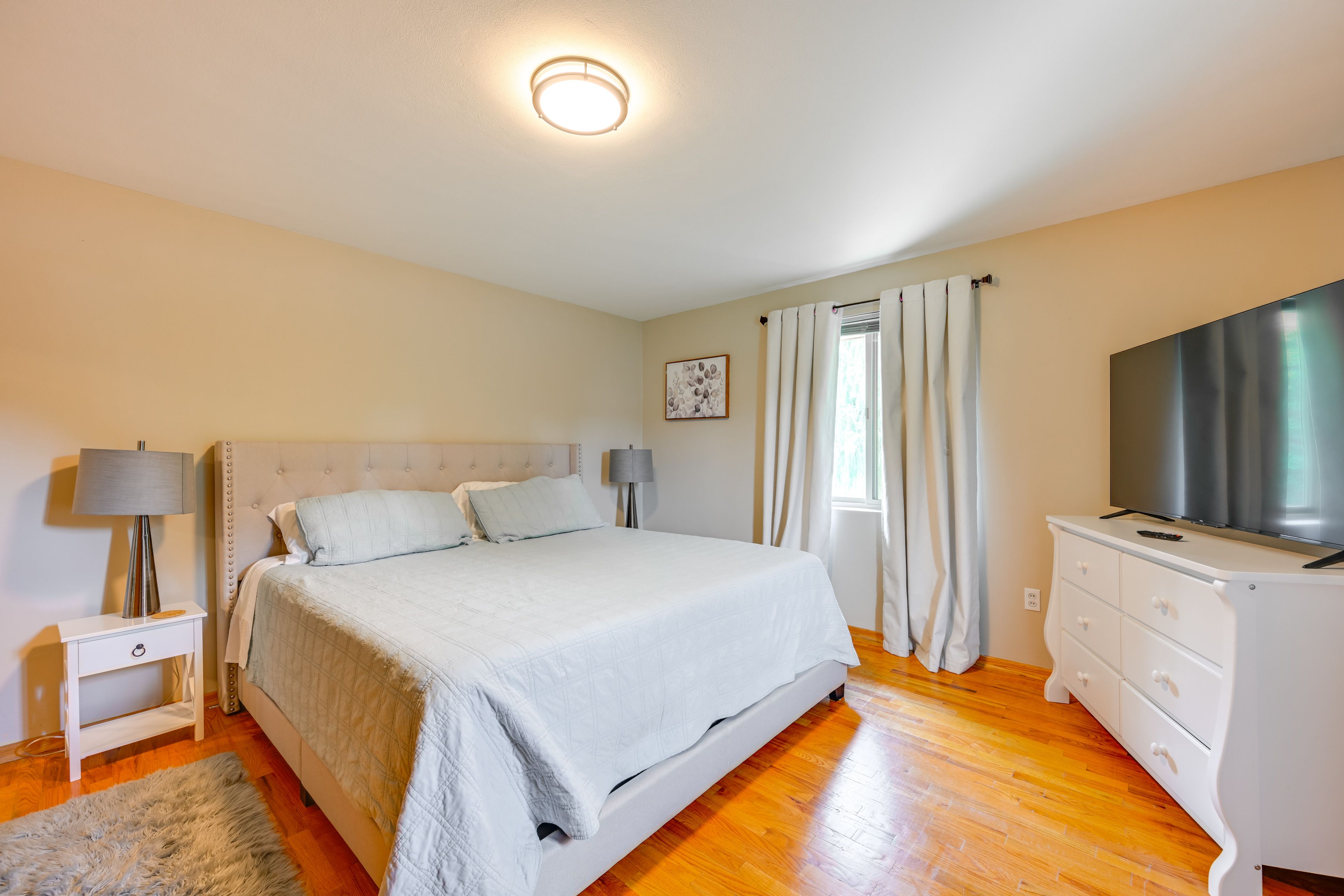 Bedroom 1 | King Bed | Linens Provided | 1st Floor | Smart TV