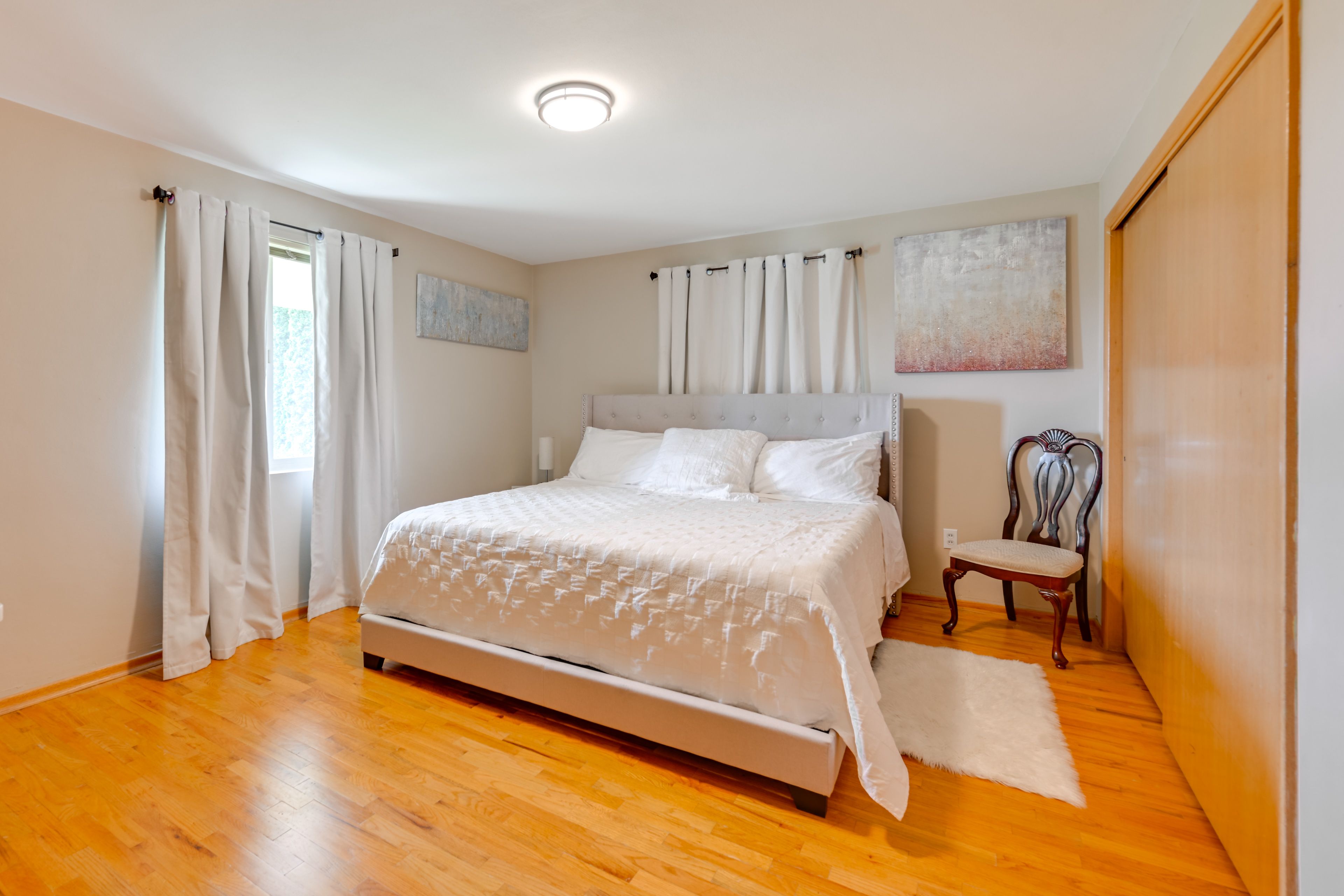 Bedroom 2 | King Bed | 1st Floor | Smart TV