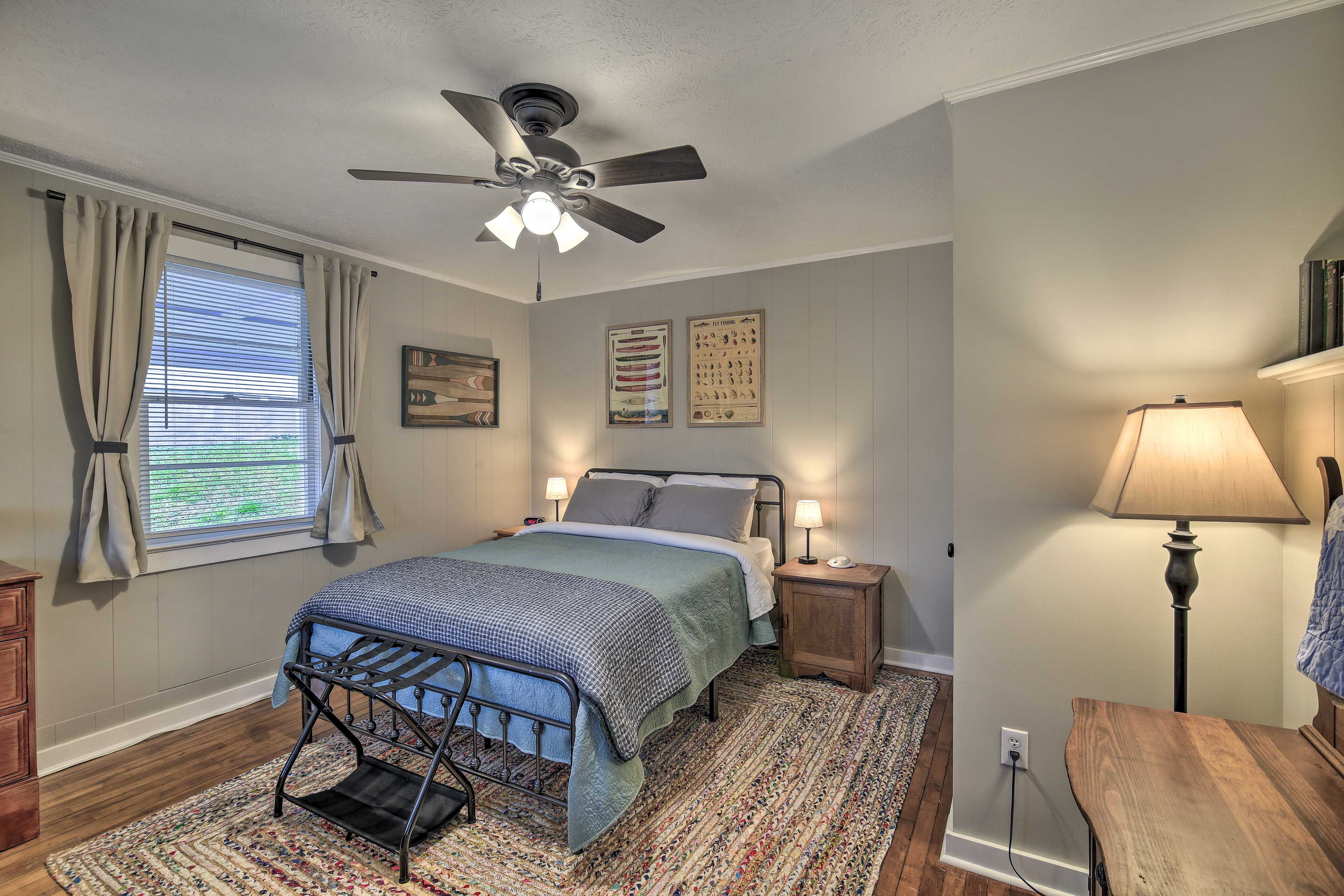 Bedroom 1 | Queen Bed | Closet | Dressers | Laptop-Friendly Workspace