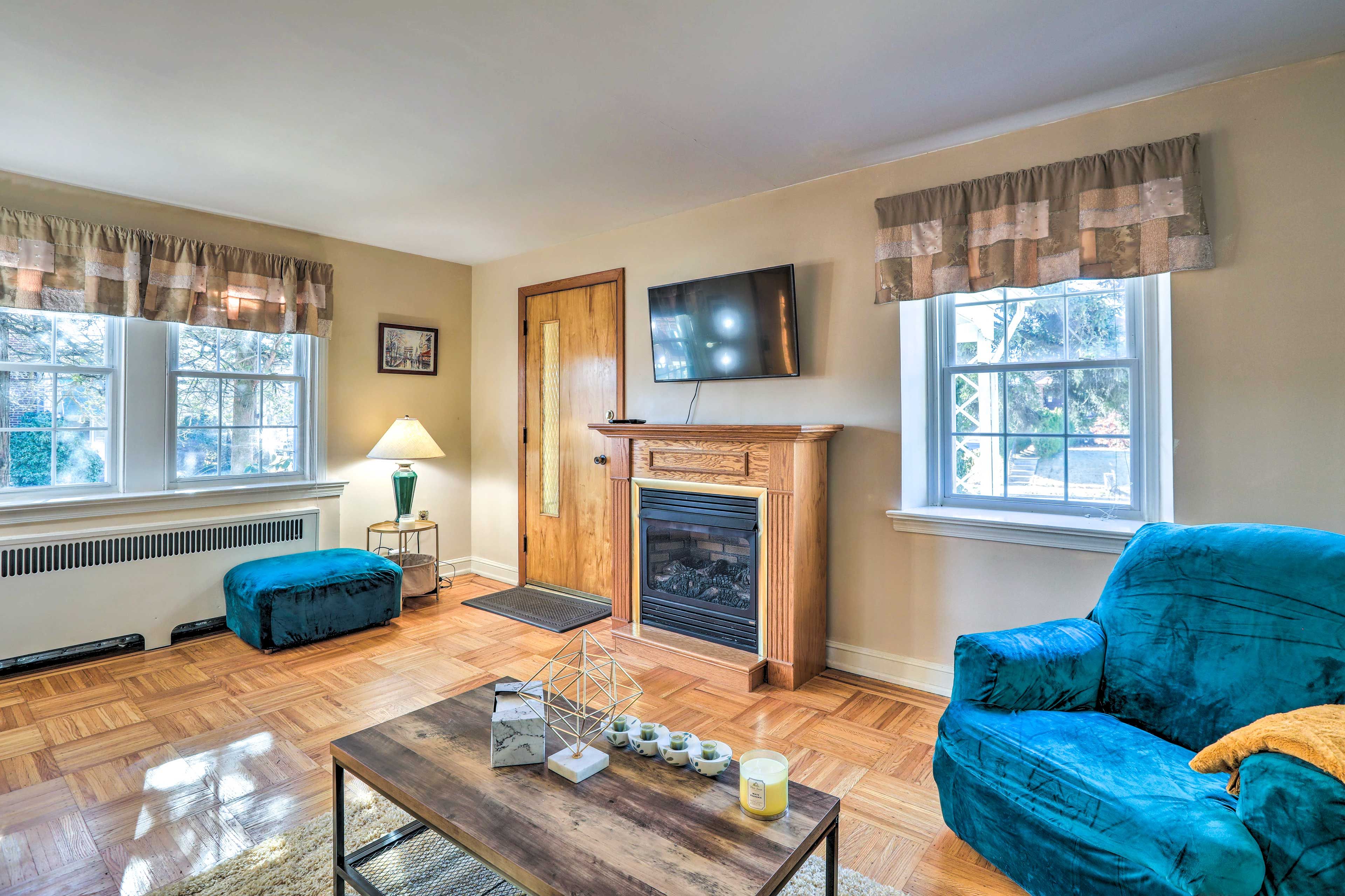 Living Area | Smart TV | Board Games | Electric Fireplace Unavailable
