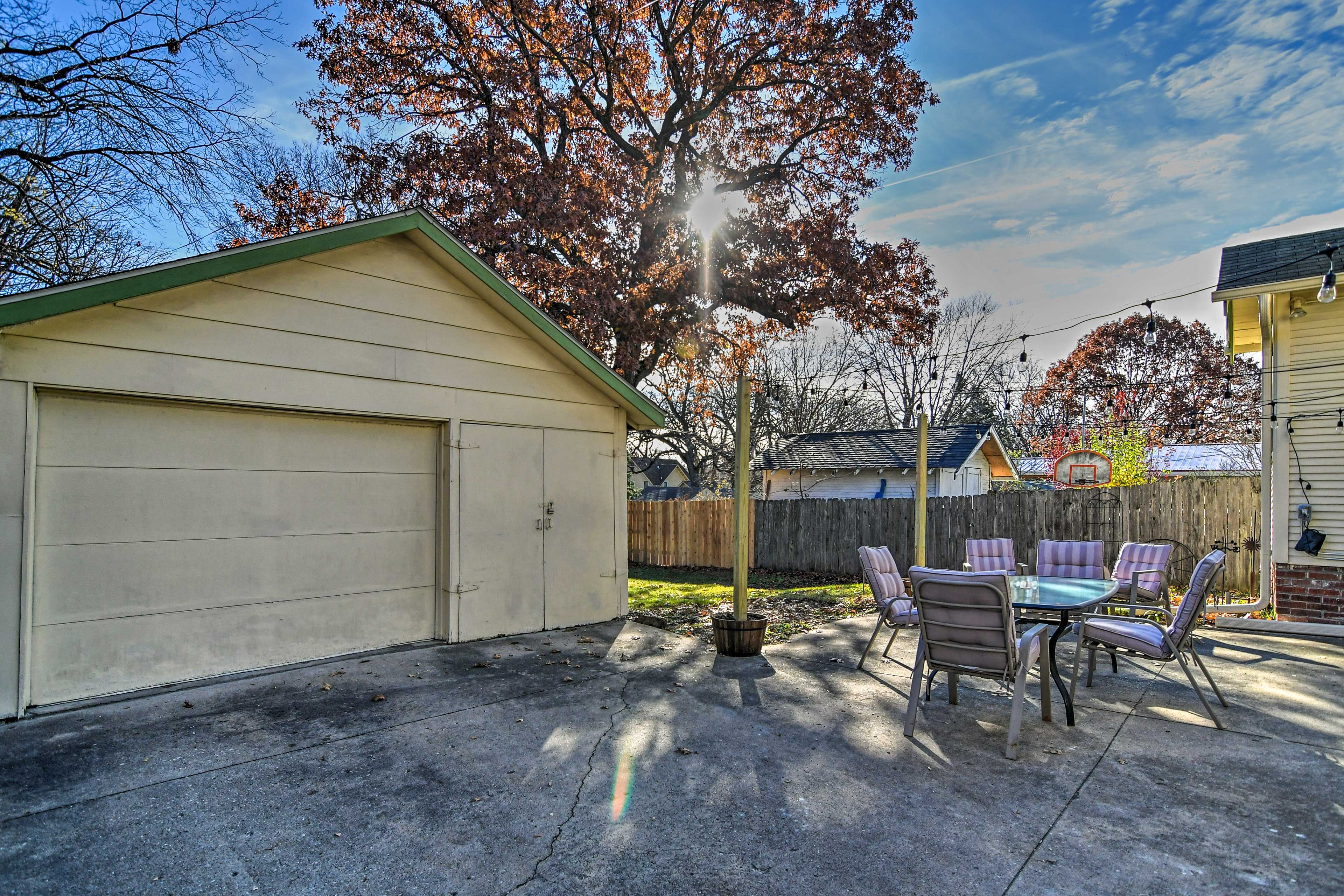 Parking | Driveway (1 Vehicle) | Free Street Parking