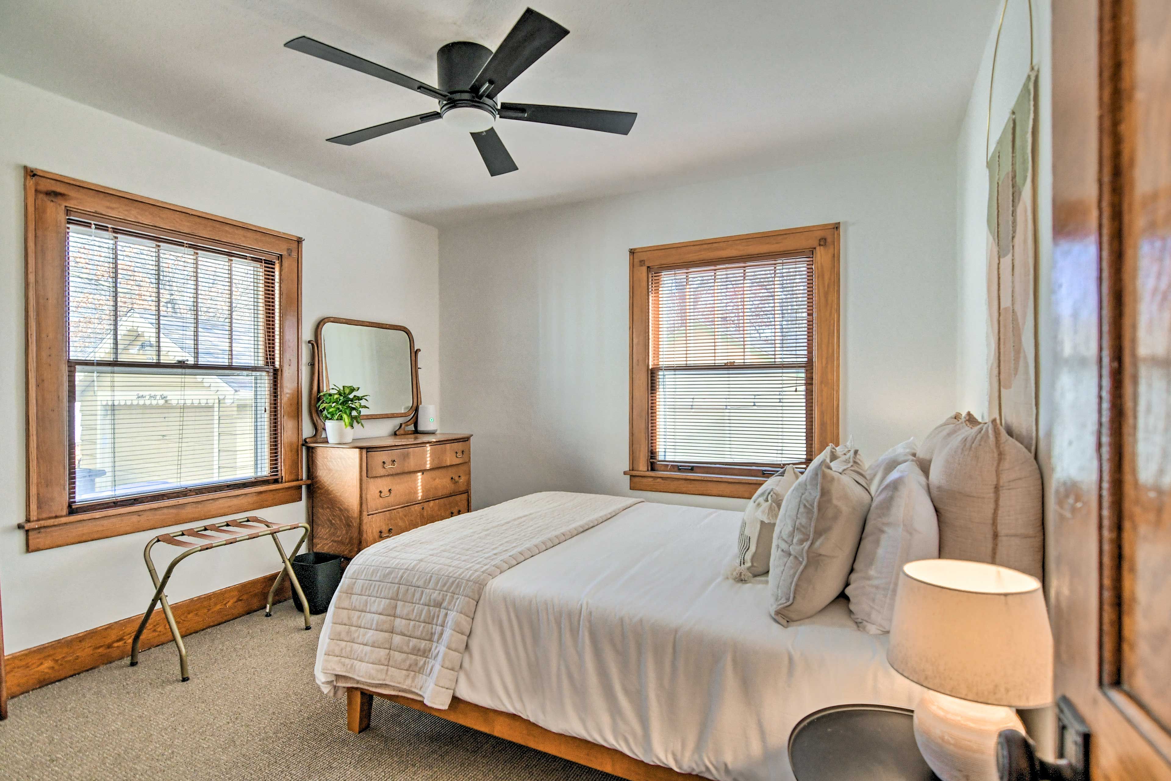Bedroom 2 | Queen Bed | 1st Floor