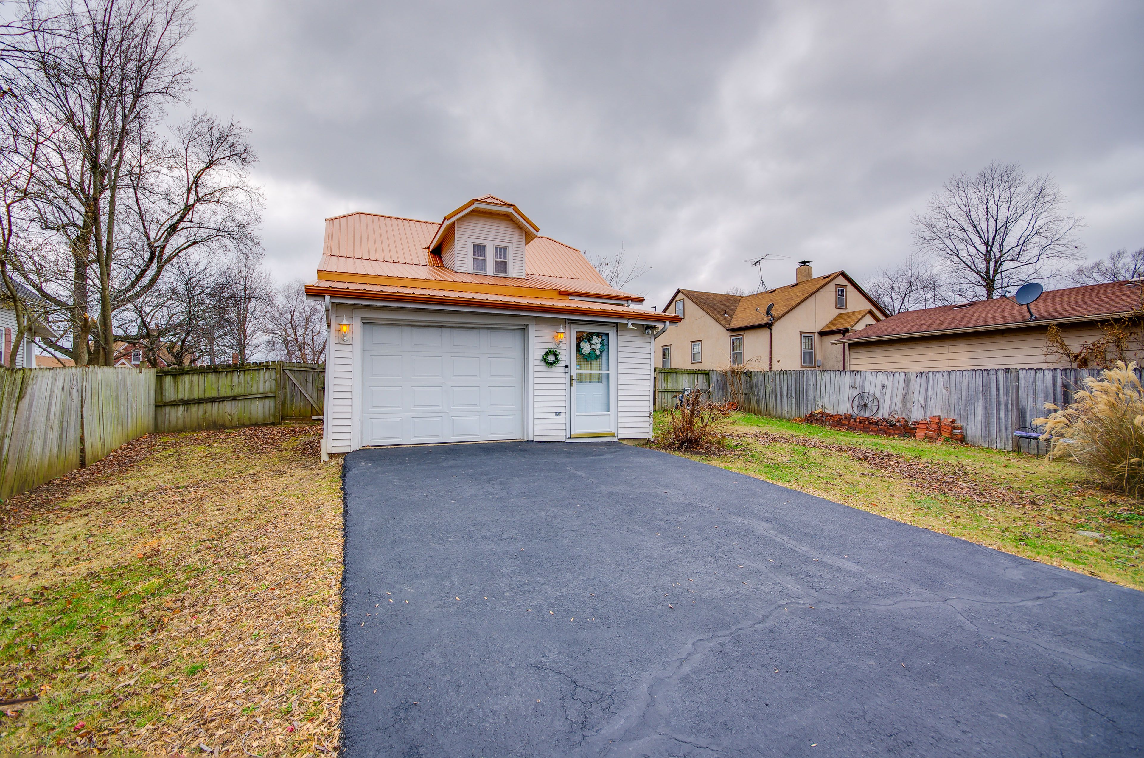 Parking | Driveway (2 Vehicles) | Free Street Parking | RV/Trailer Parking
