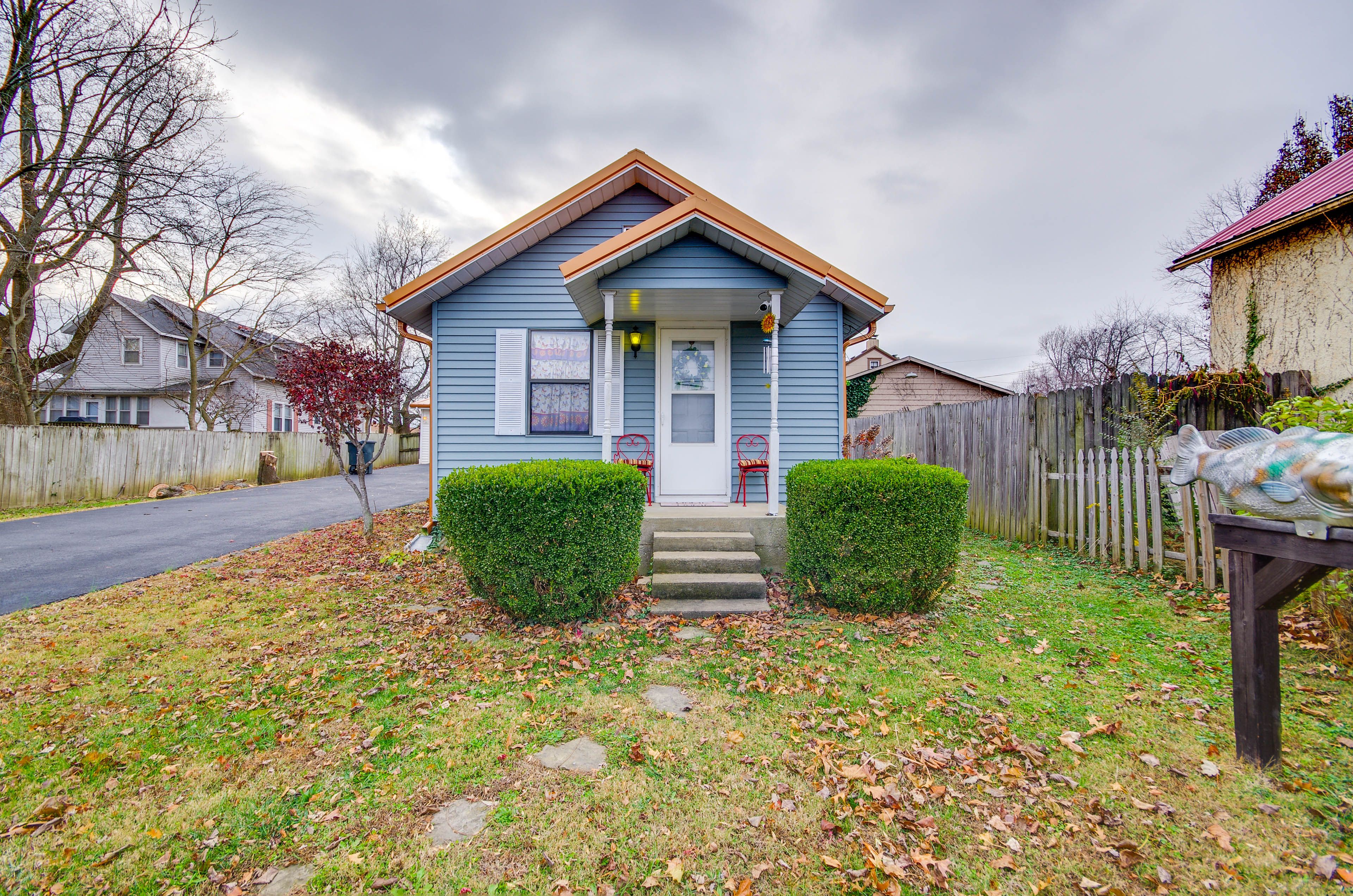 Parking | Driveway (1 Vehicle) | Free Street Parking | RV/Trailer Parking