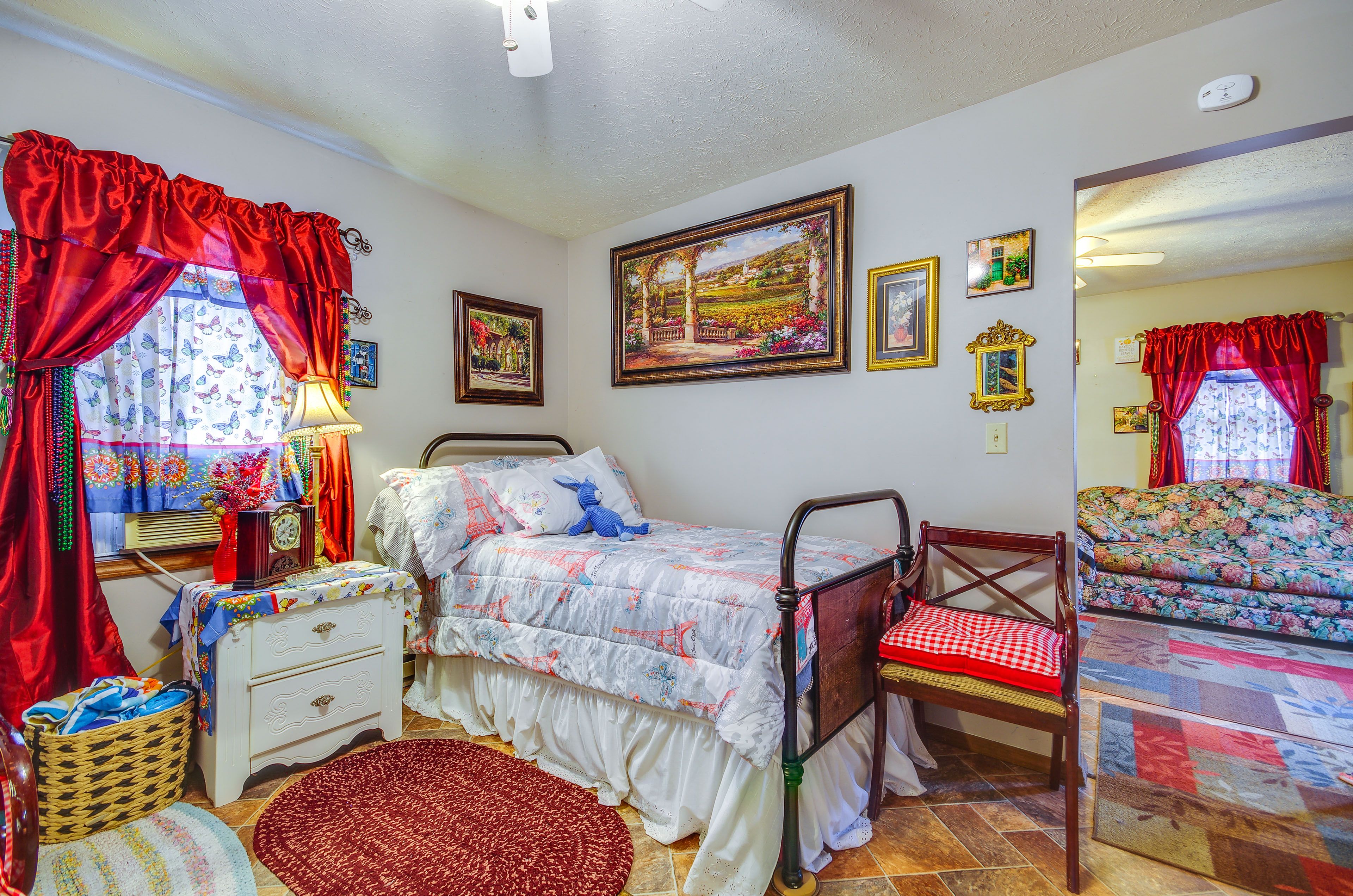 Studio | Twin Bed | Washer/Dryer