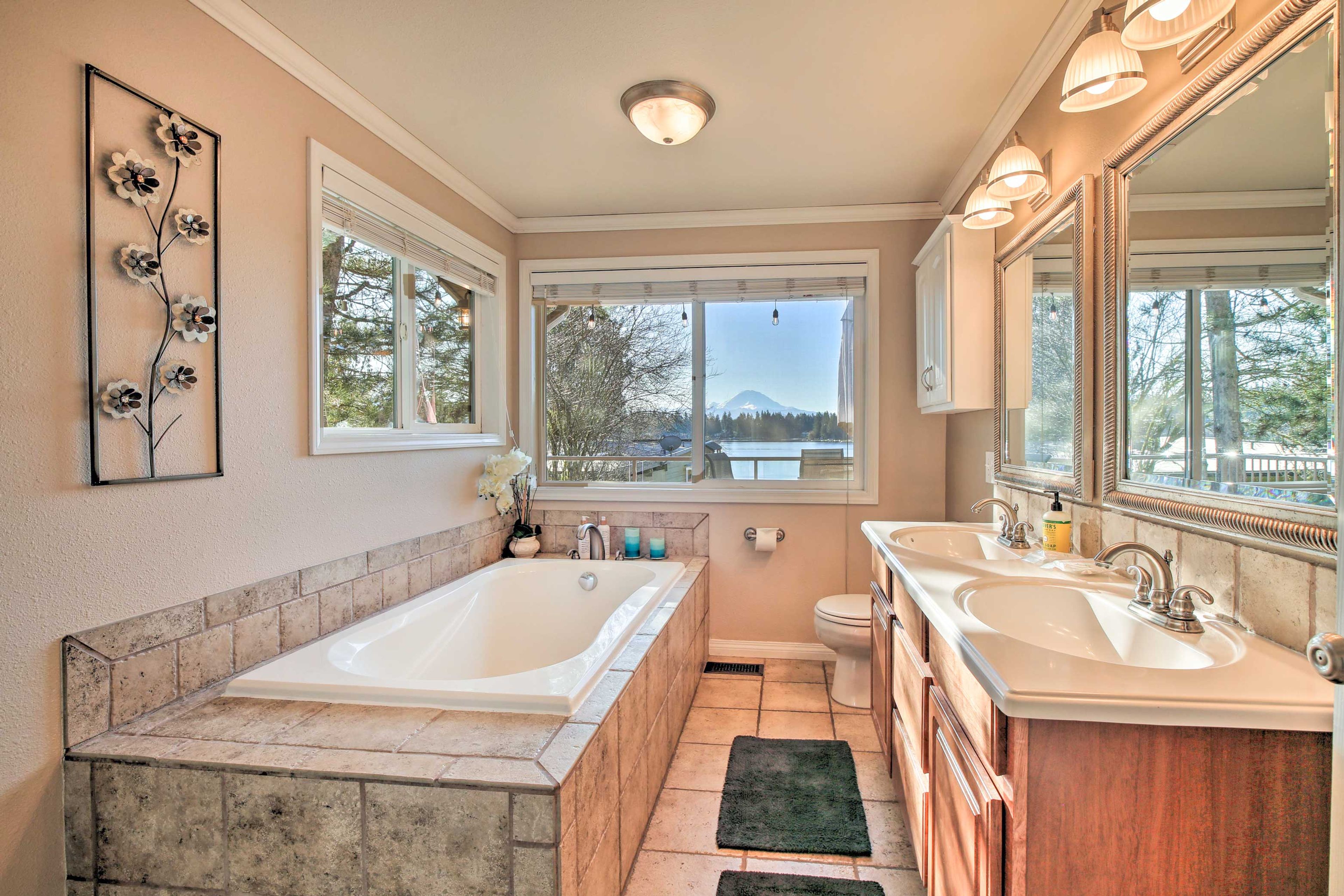 En-Suite Bathroom | Access via Bedroom 1 | Towels Provided | Hair Dryer
