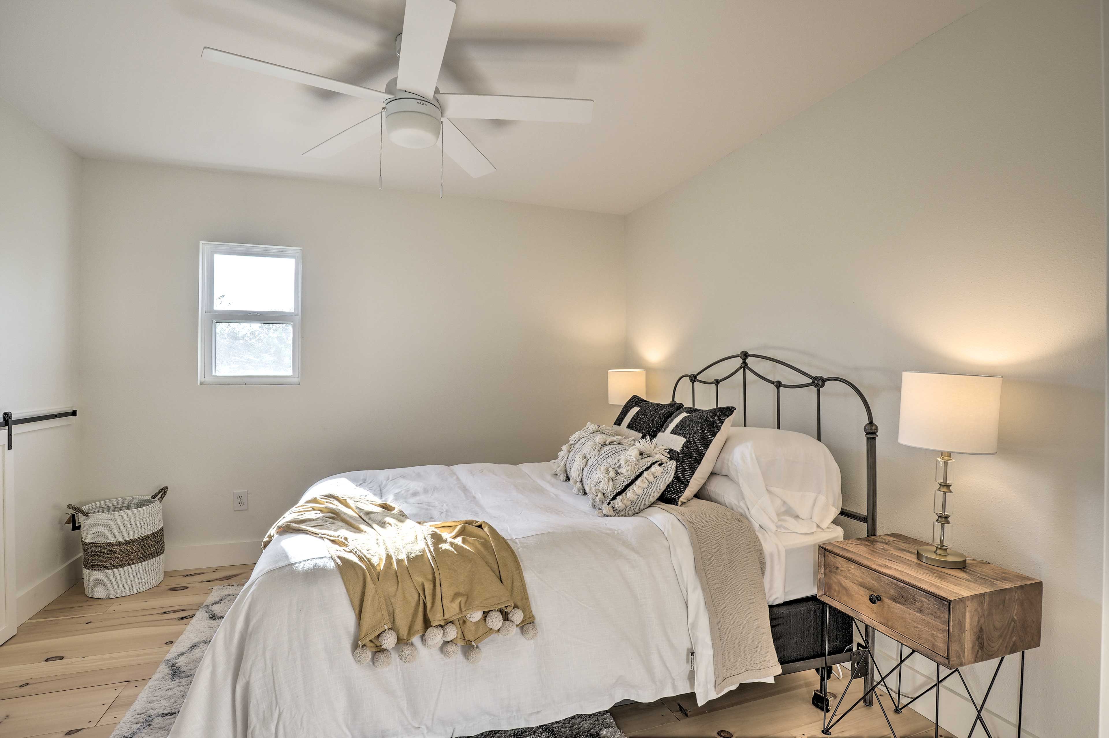 Bedroom 2 | Queen Bed