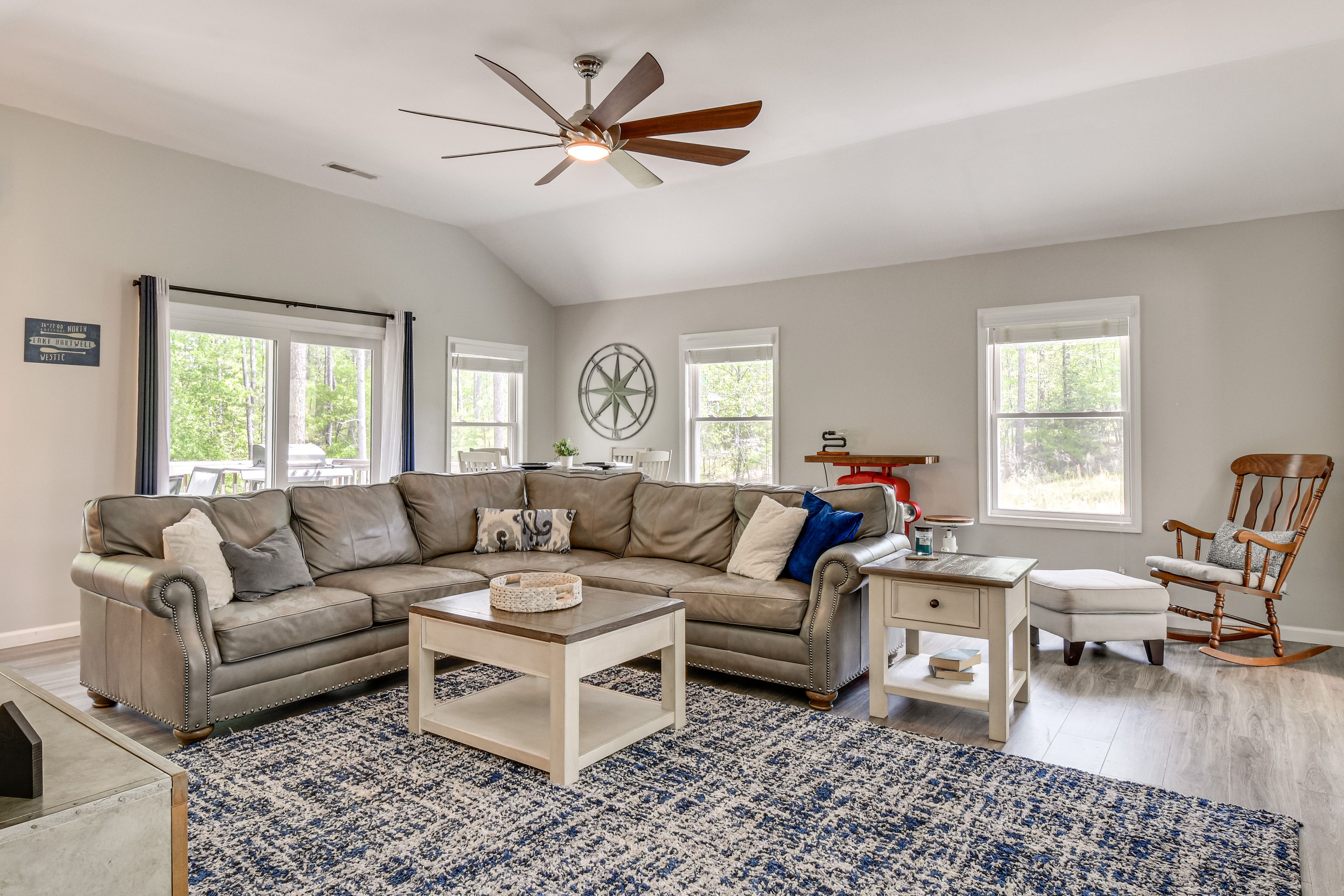 Living Room | Free WiFi | Smart TV
