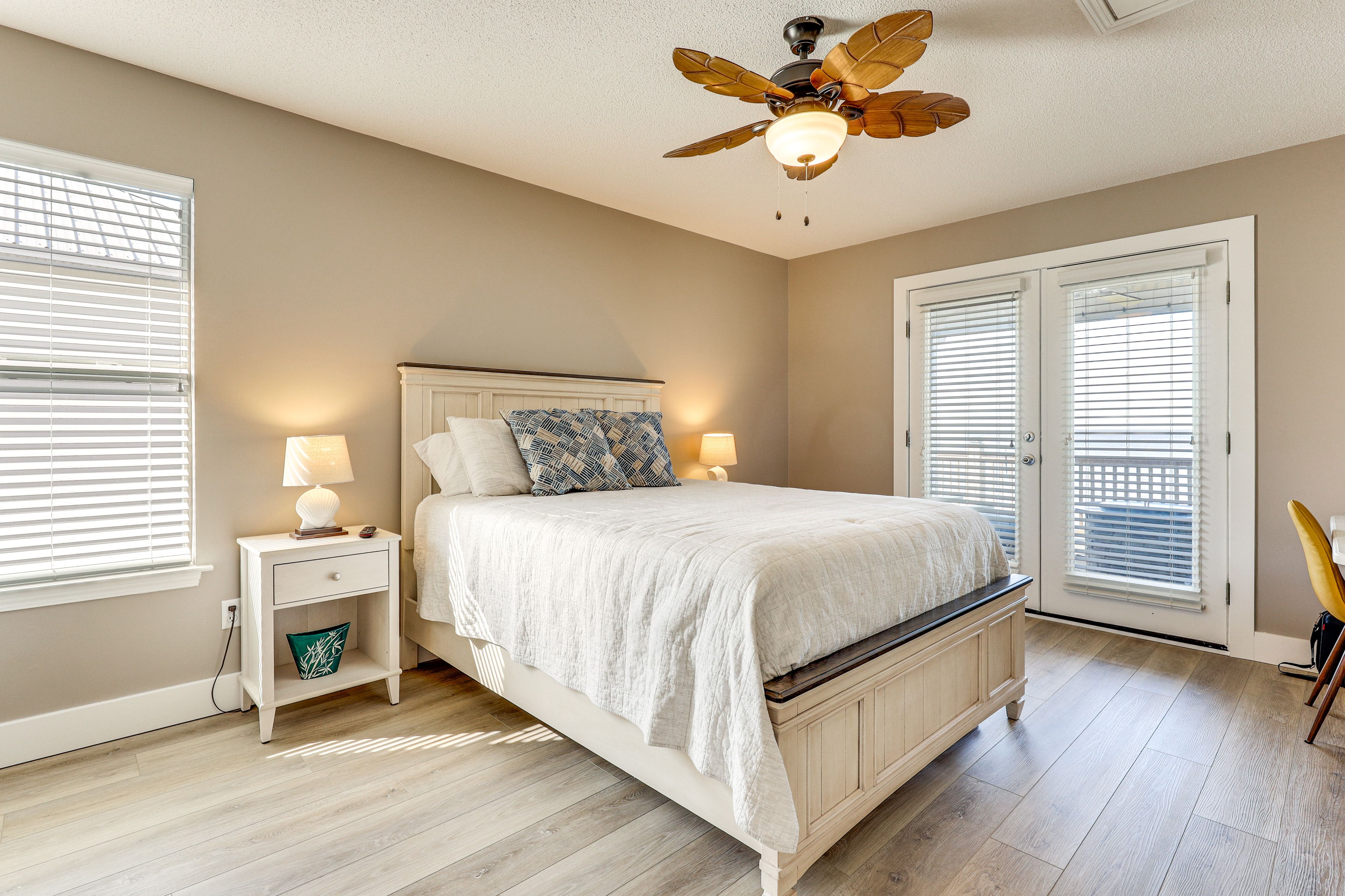 Bedroom 1 | King Bed | Linens & Towels | Smart TV | Full En-Suite Bathroom