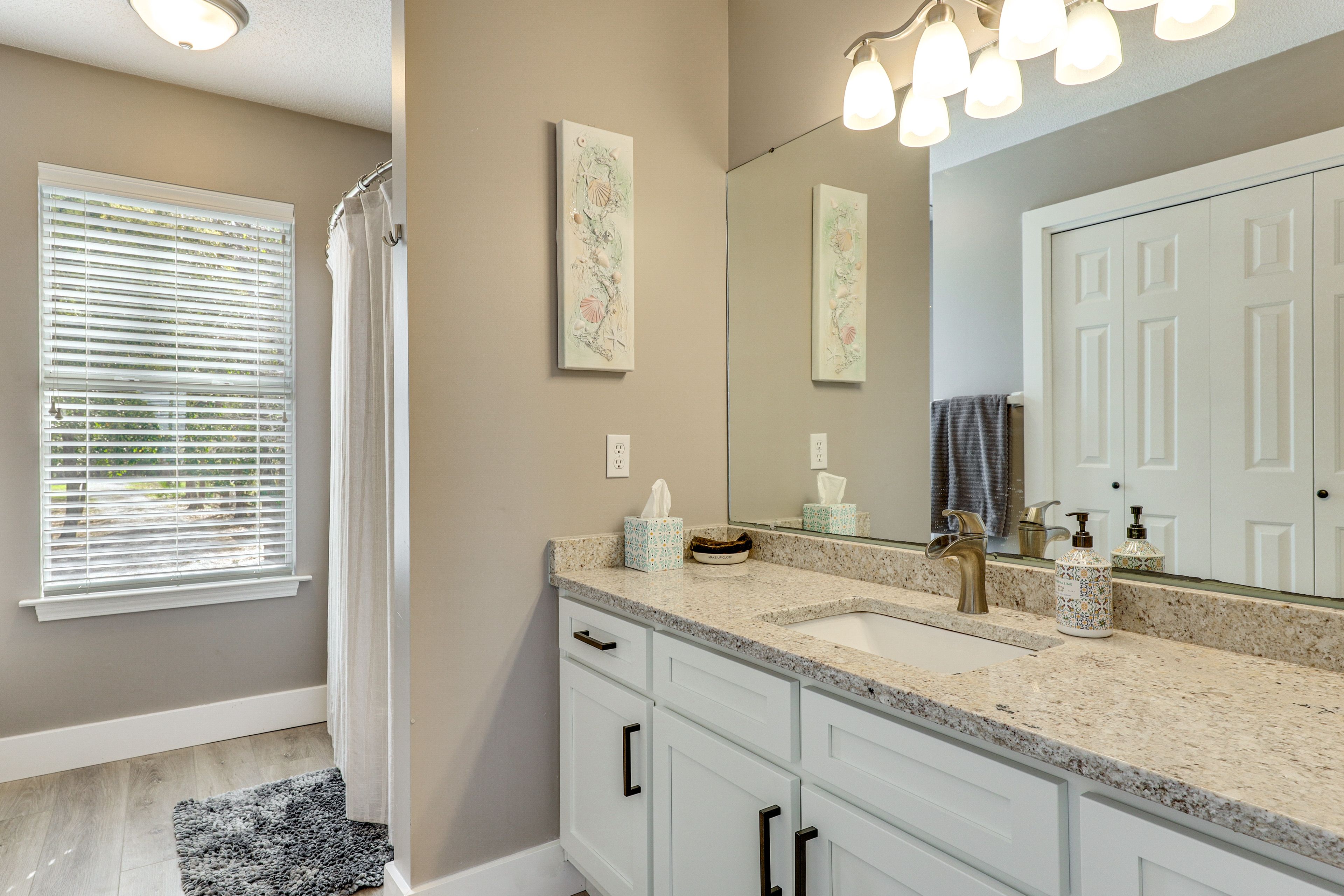 En-Suite Bathroom | Towels Provided