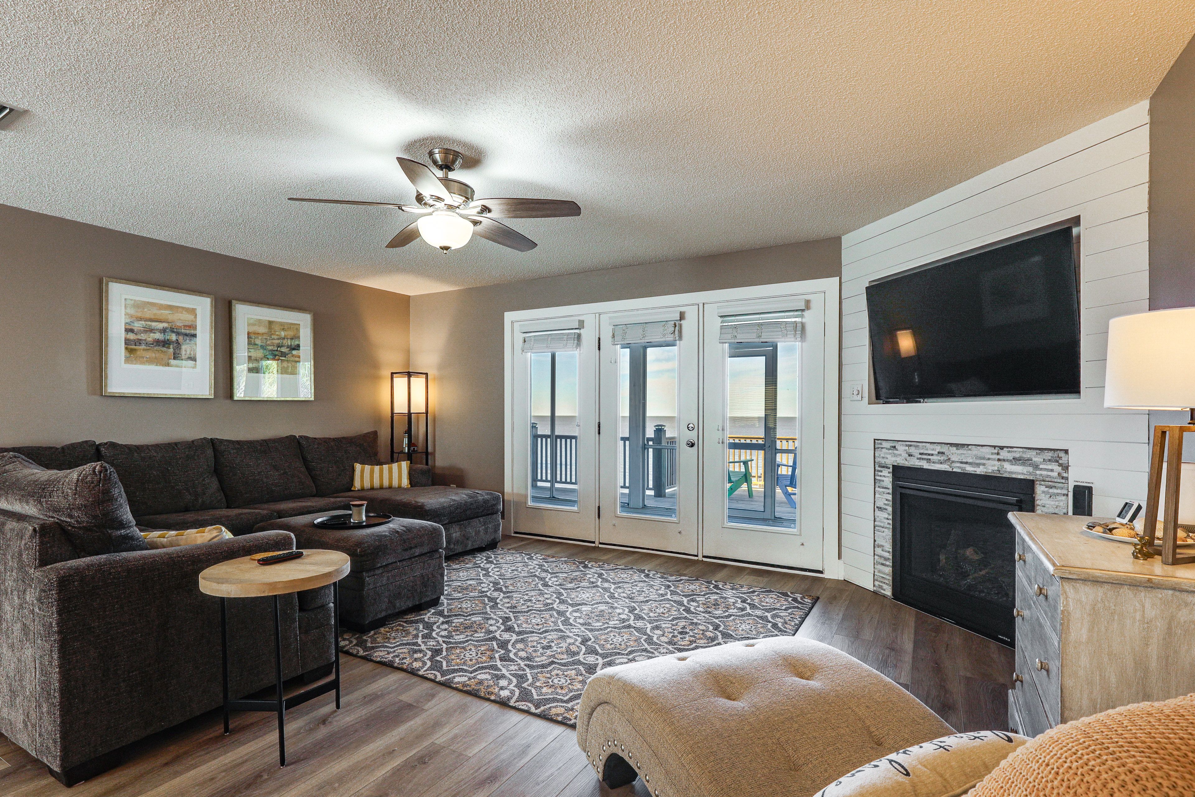 Living Room | 2-Story Cottage | Central A/C | Fireplace