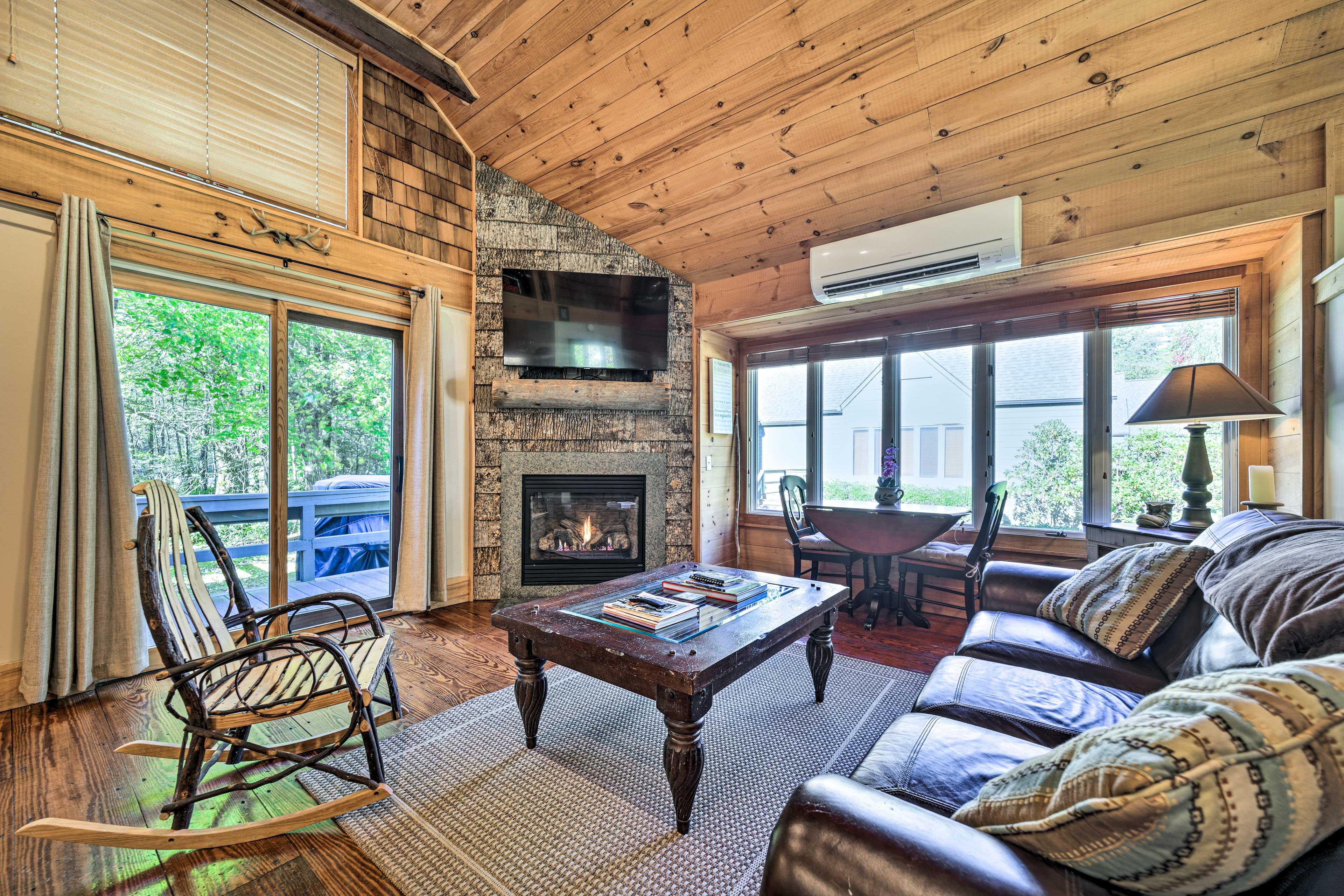 Living Room | Single-Story Townhome | Access to Resort-Style Community Amenities