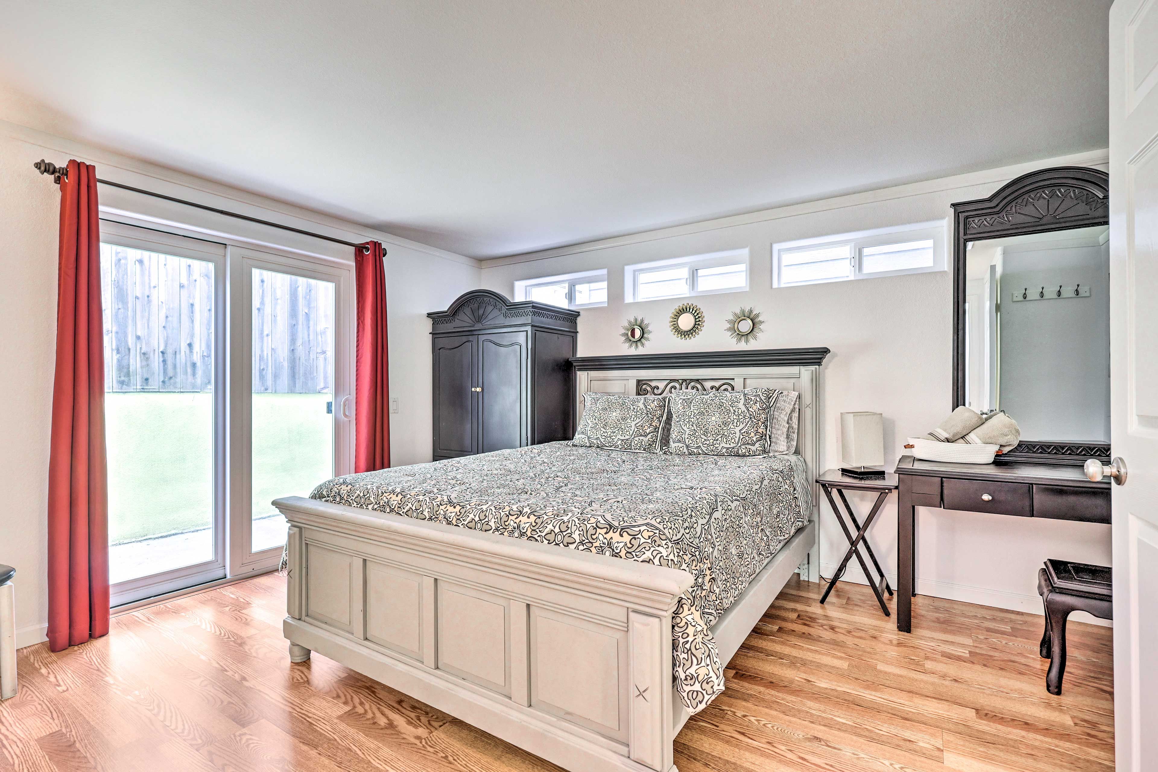 Bedroom 2 | Queen Bed | 1st Floor