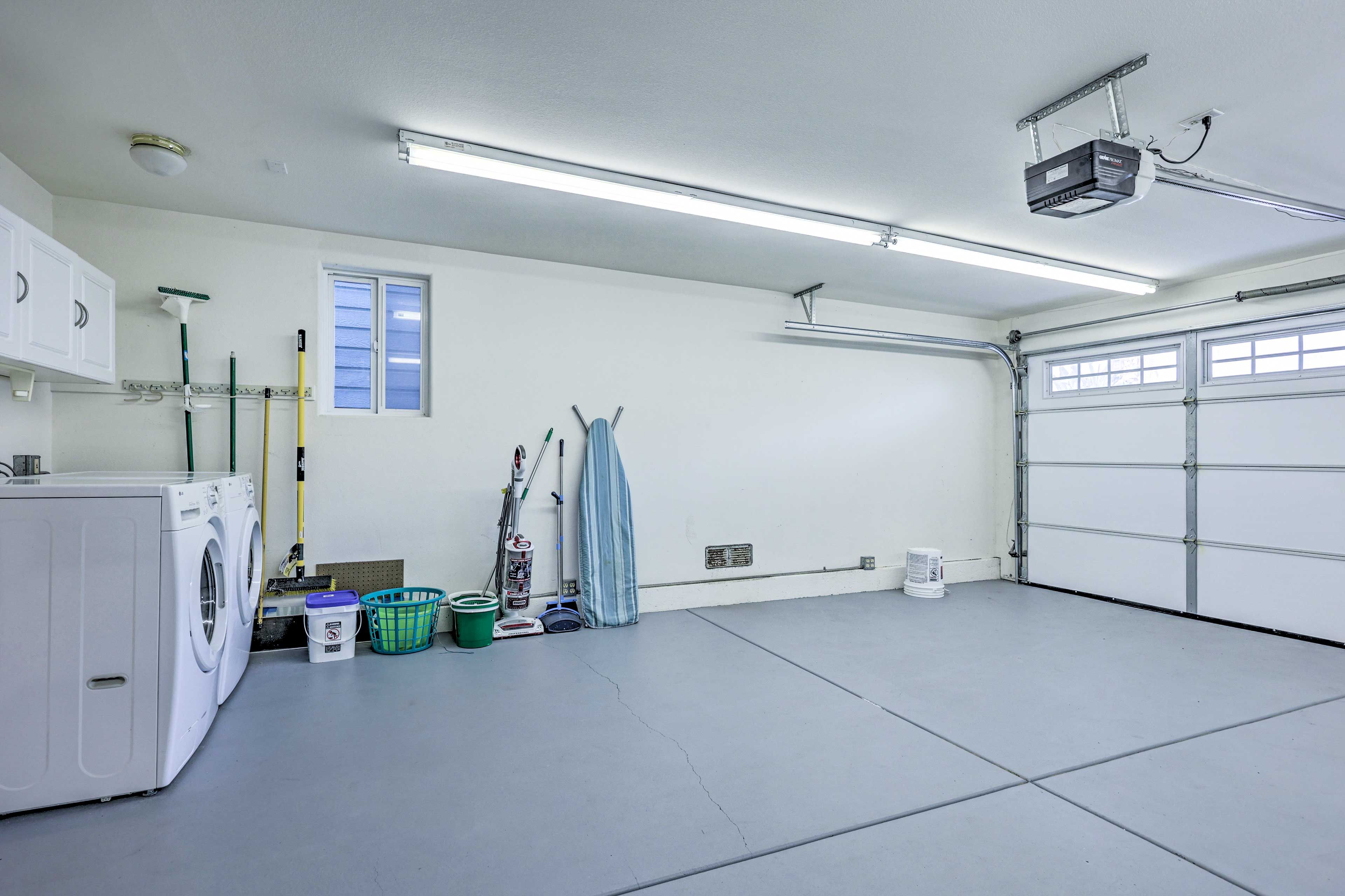 Garage (2 Vehicles) | Driveway (2 Vehicles) | Washer & Dryer