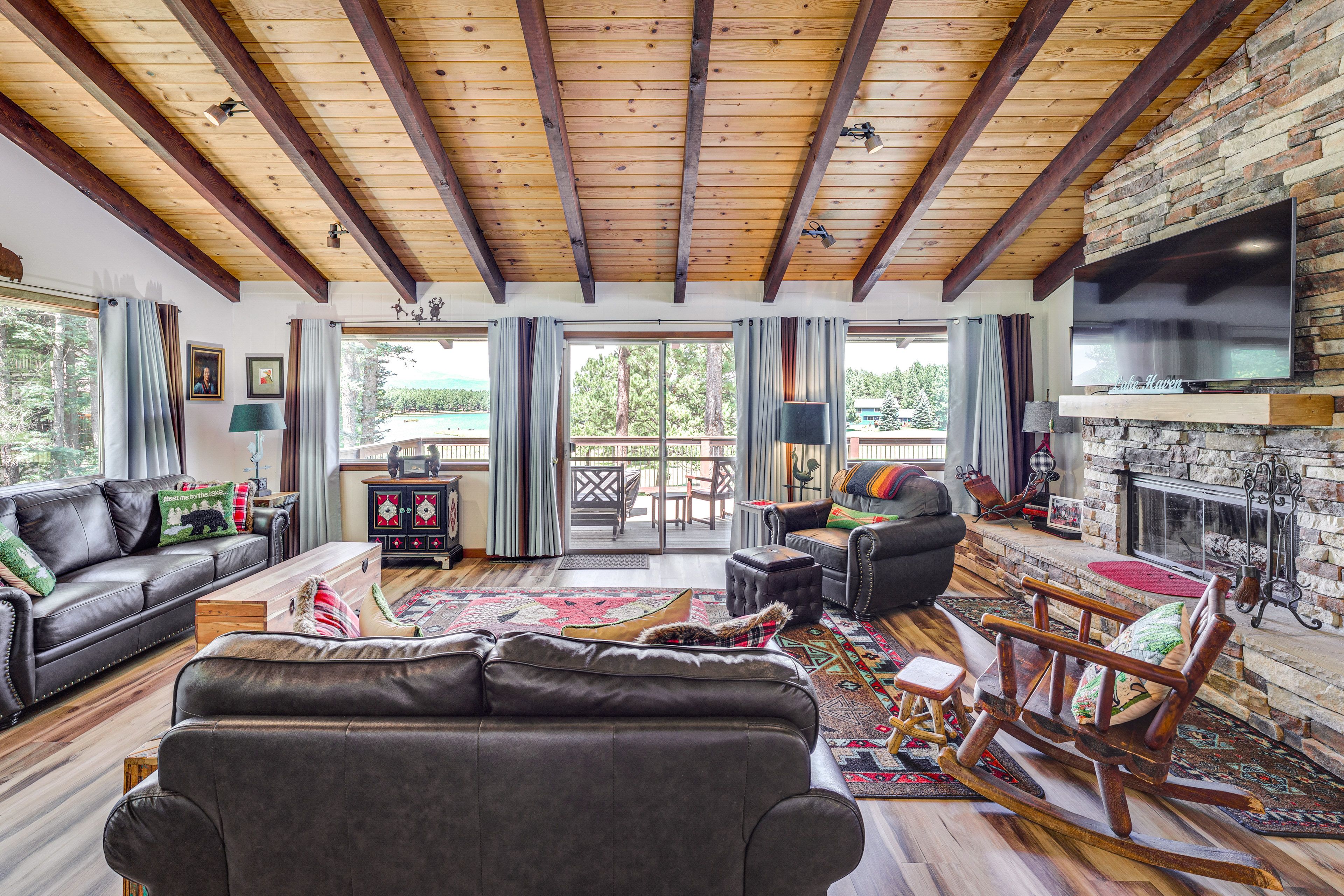 Living Room | Smart TV | Board Games | Picture Windows | Main Level