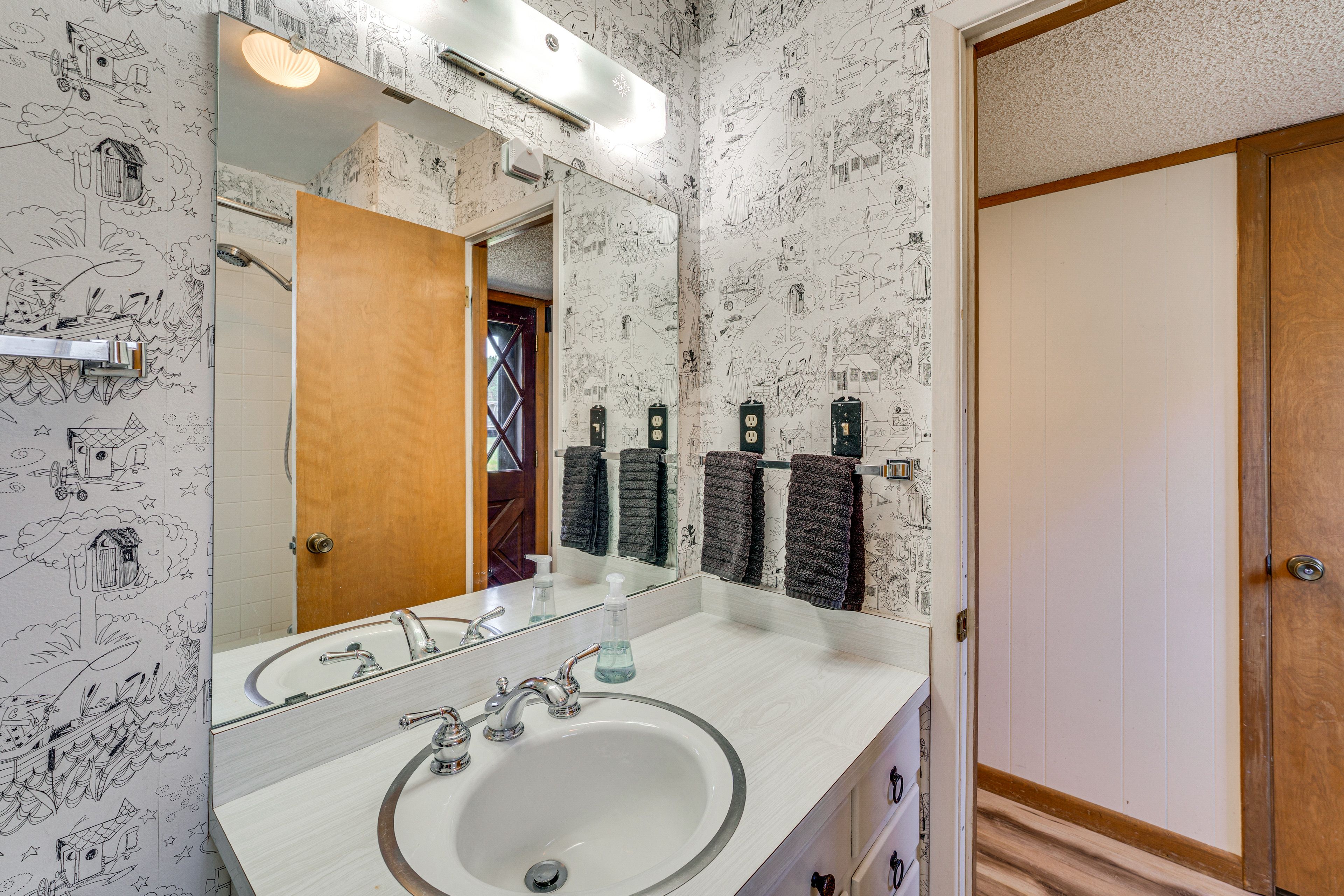 Bathroom | Bathtub/Shower | Lower Level
