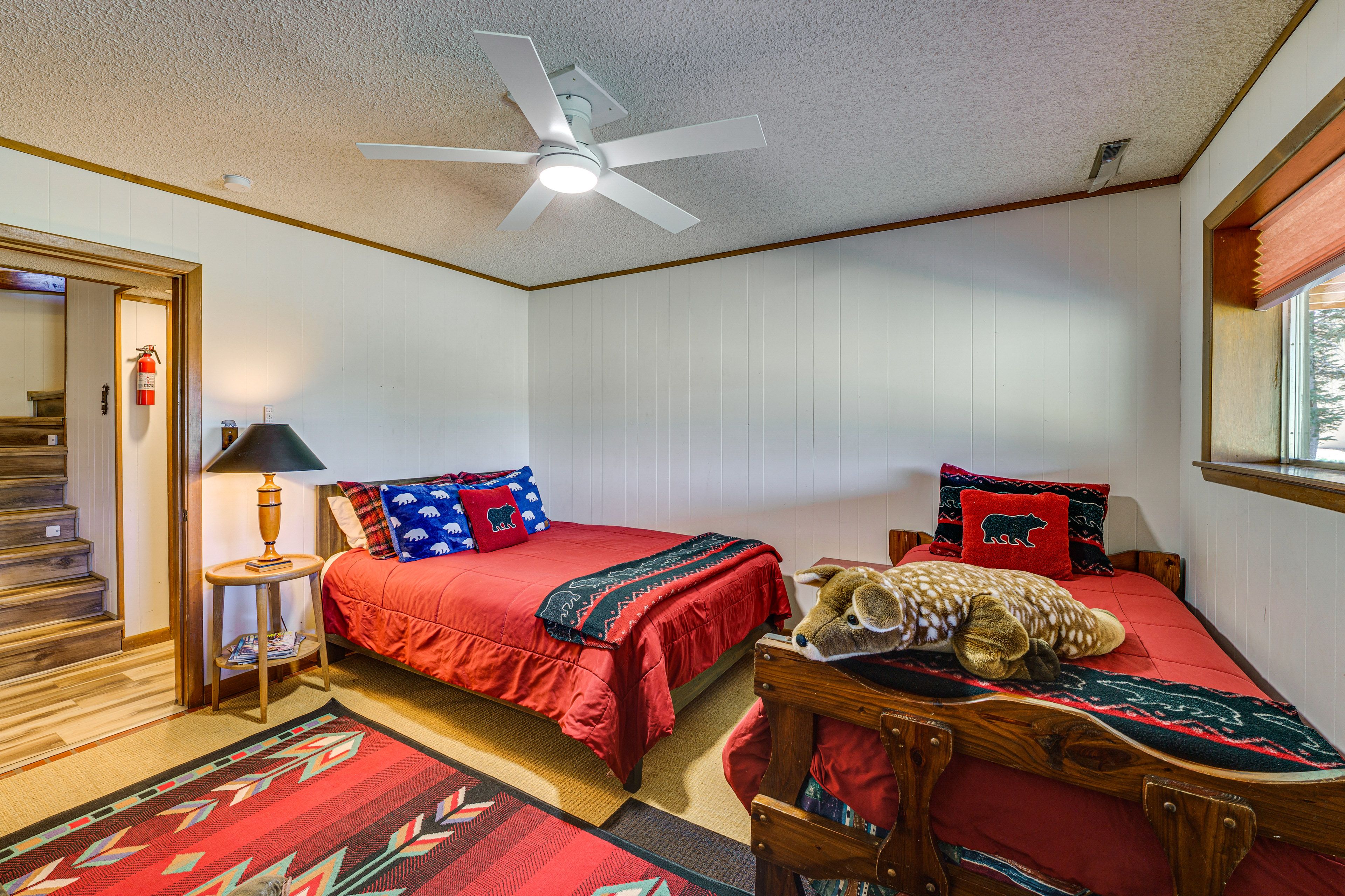 Bedroom 5 | Queen Bed | Twin Bed | Smart TV | Board Games | Lower Level