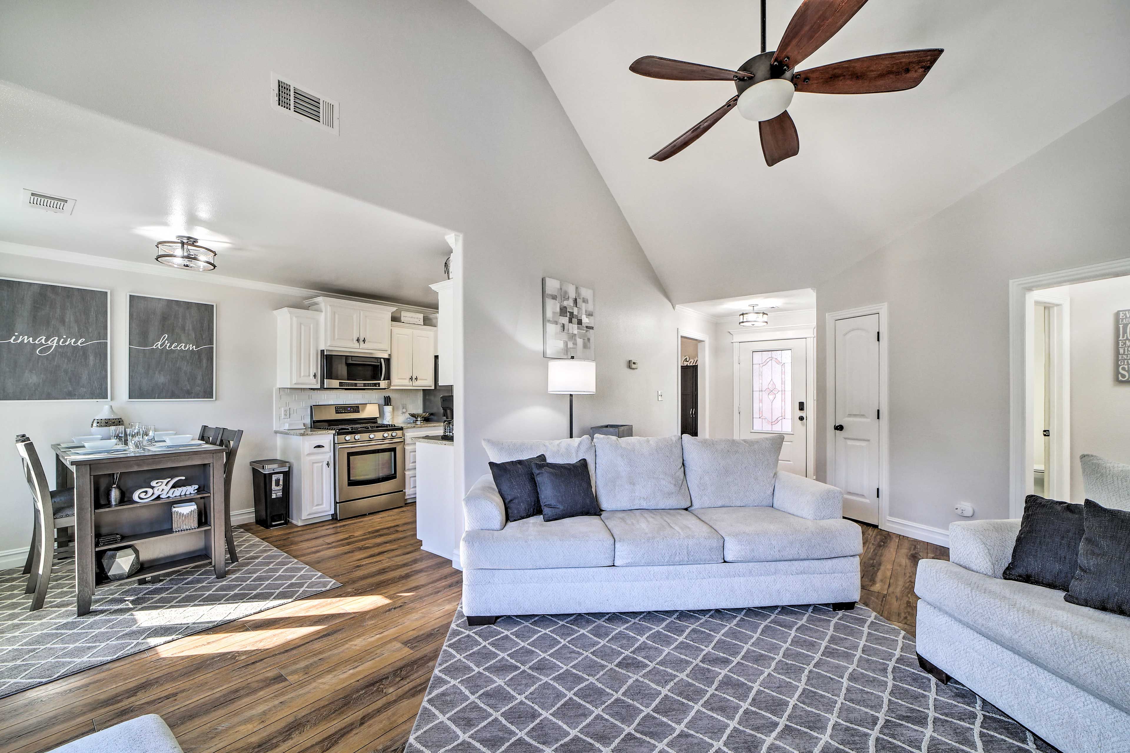 Living Room | Smart TV