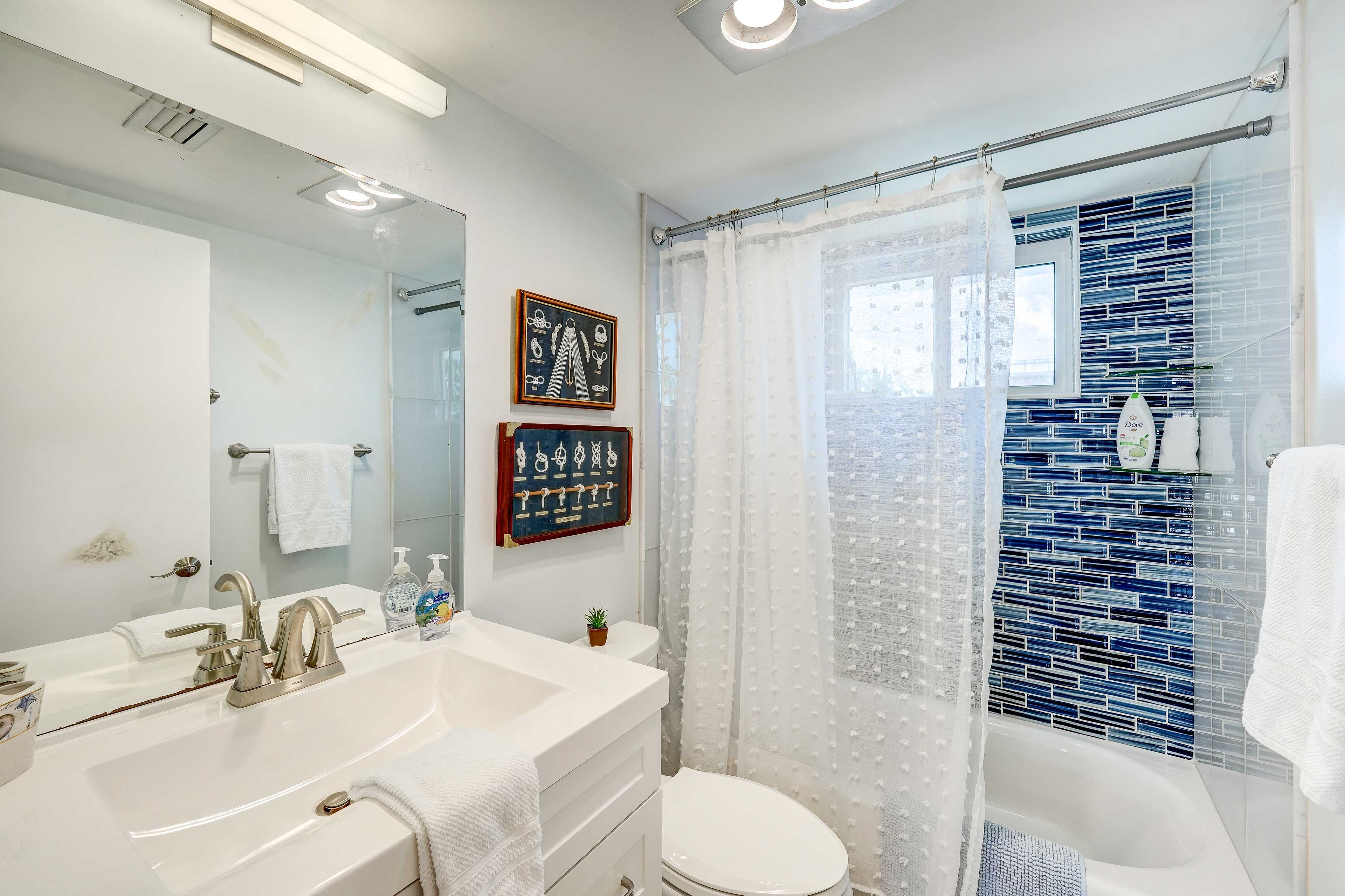 Full Bathroom | 2nd Floor